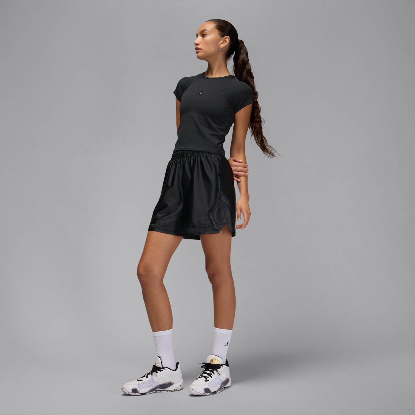 Женская футболка Jordan Sport Flightweight Dri-FIT с коротким рукавом, цвет: Чёрный / Тёмный теневой — фото 5