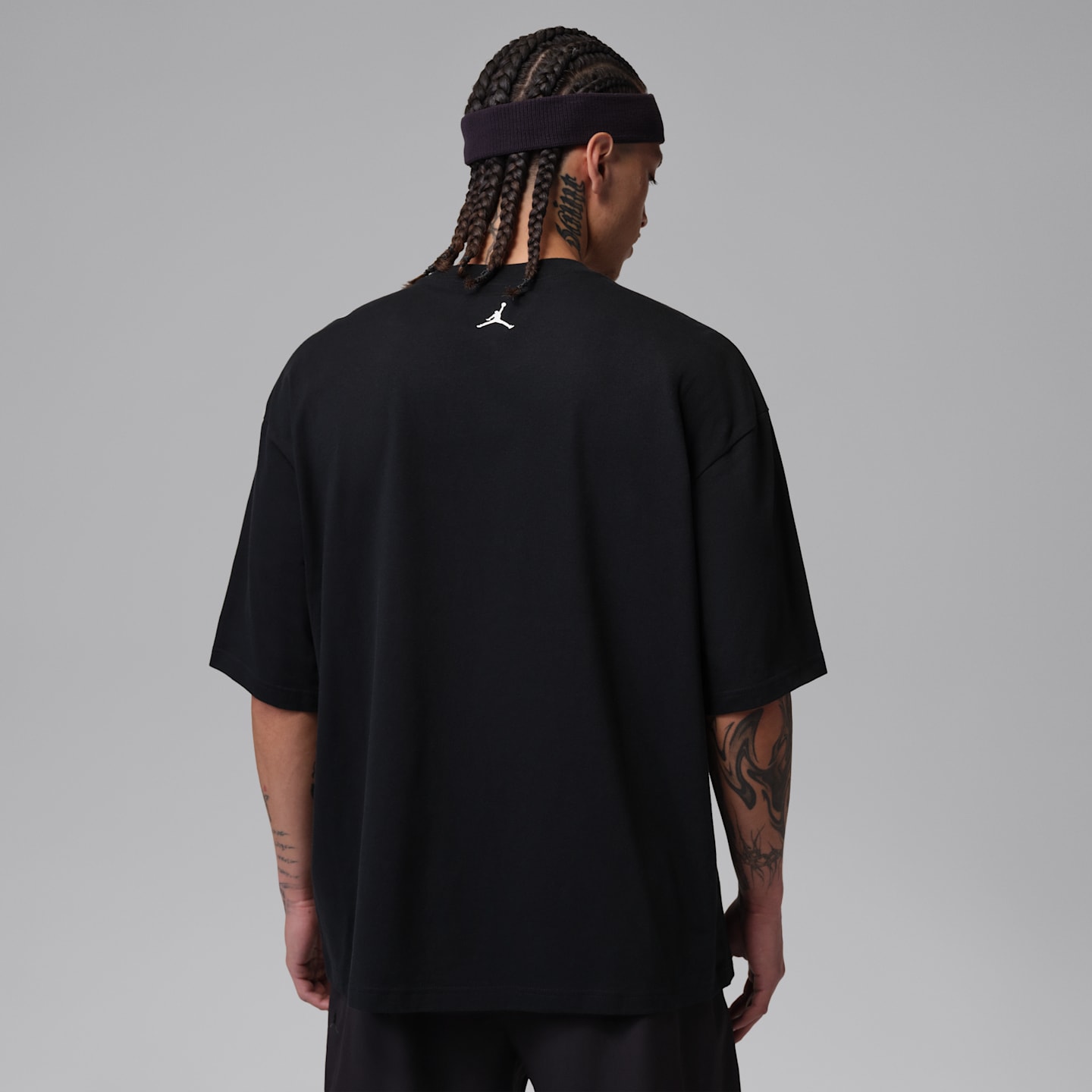 Мужская спортивная футболка Jordan Dri-FIT Sport с принтом, цвет: Чёрный / Белый — фото 2