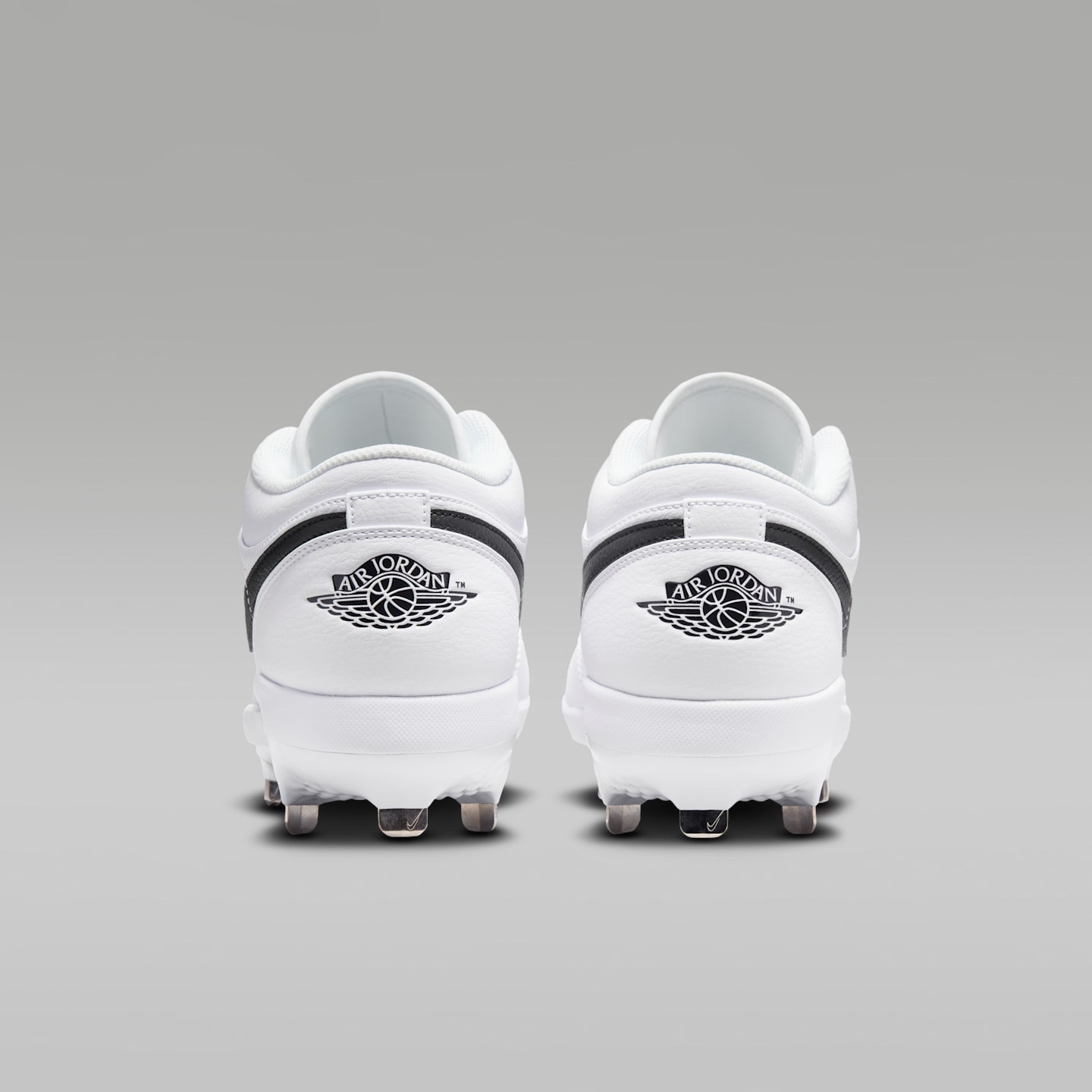 Мужские бутсы Jordan 1 Retro Low Metal Baseball Cleats, цвет: Белый / Чёрный — фото 6