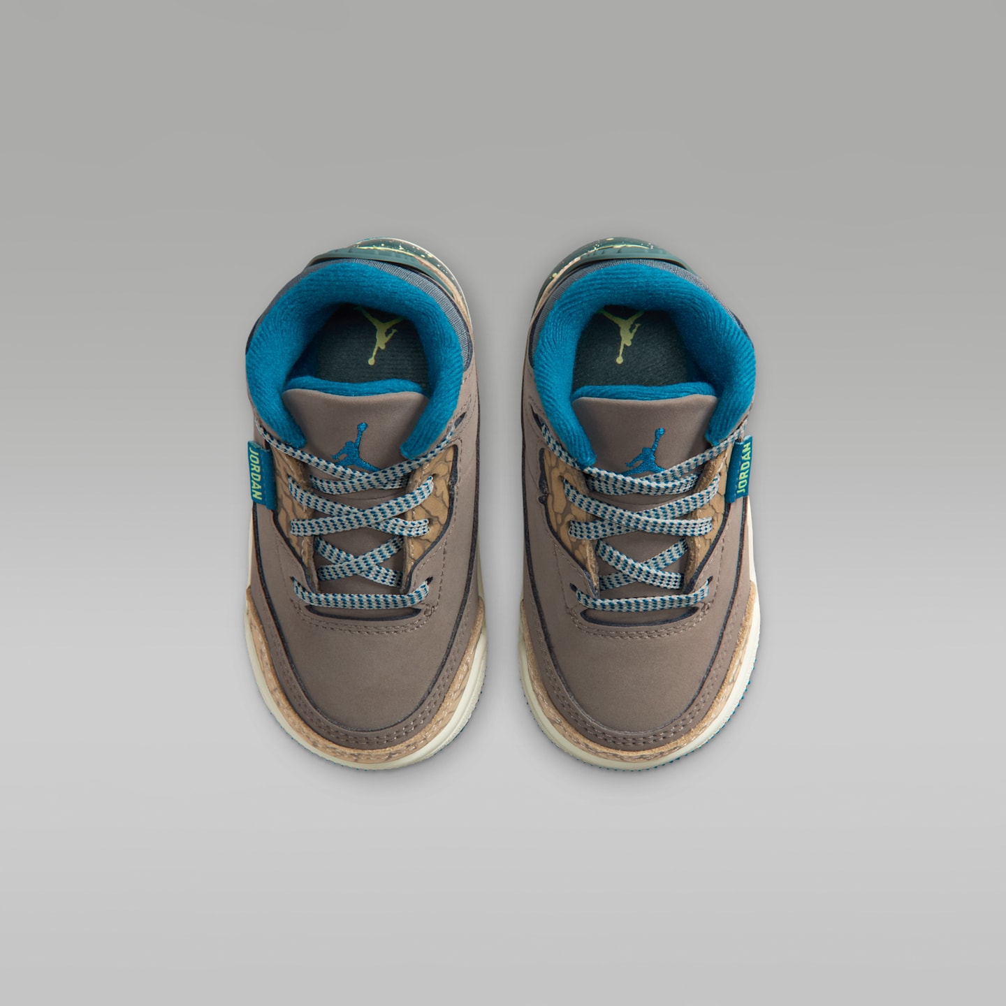 Детские кроссовки Jordan 3 Retro Baby/Toddler Shoes, цвет: Оливковый серый / Хаки — фото 4