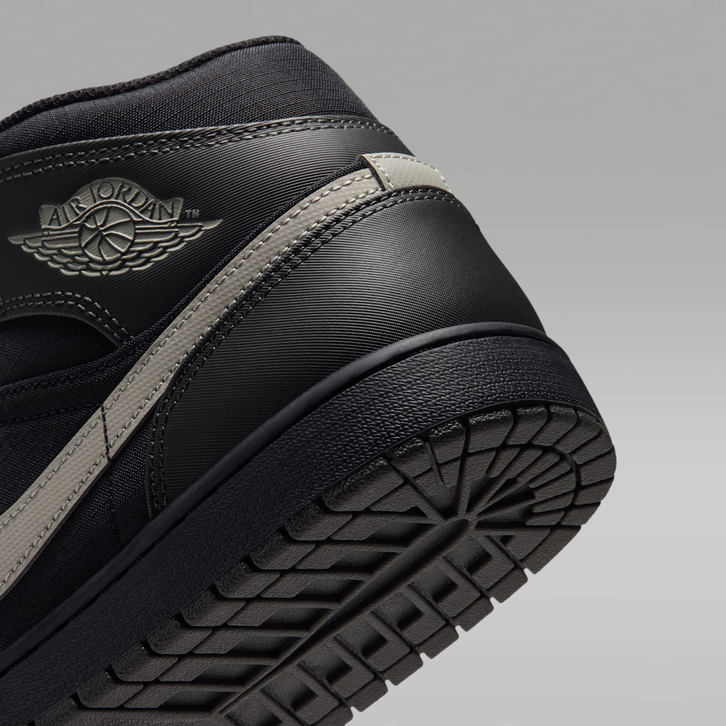 Мужские кроссовки Air Jordan 1 Mid Utility, цвет: Чёрный / Еловый туманный — фото 8