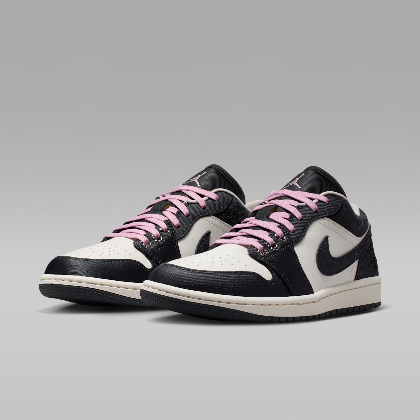 Женские кроссовки Jordan Air Jordan 1 Low SE, цвет: Антрацитовый / Молочный — фото 5