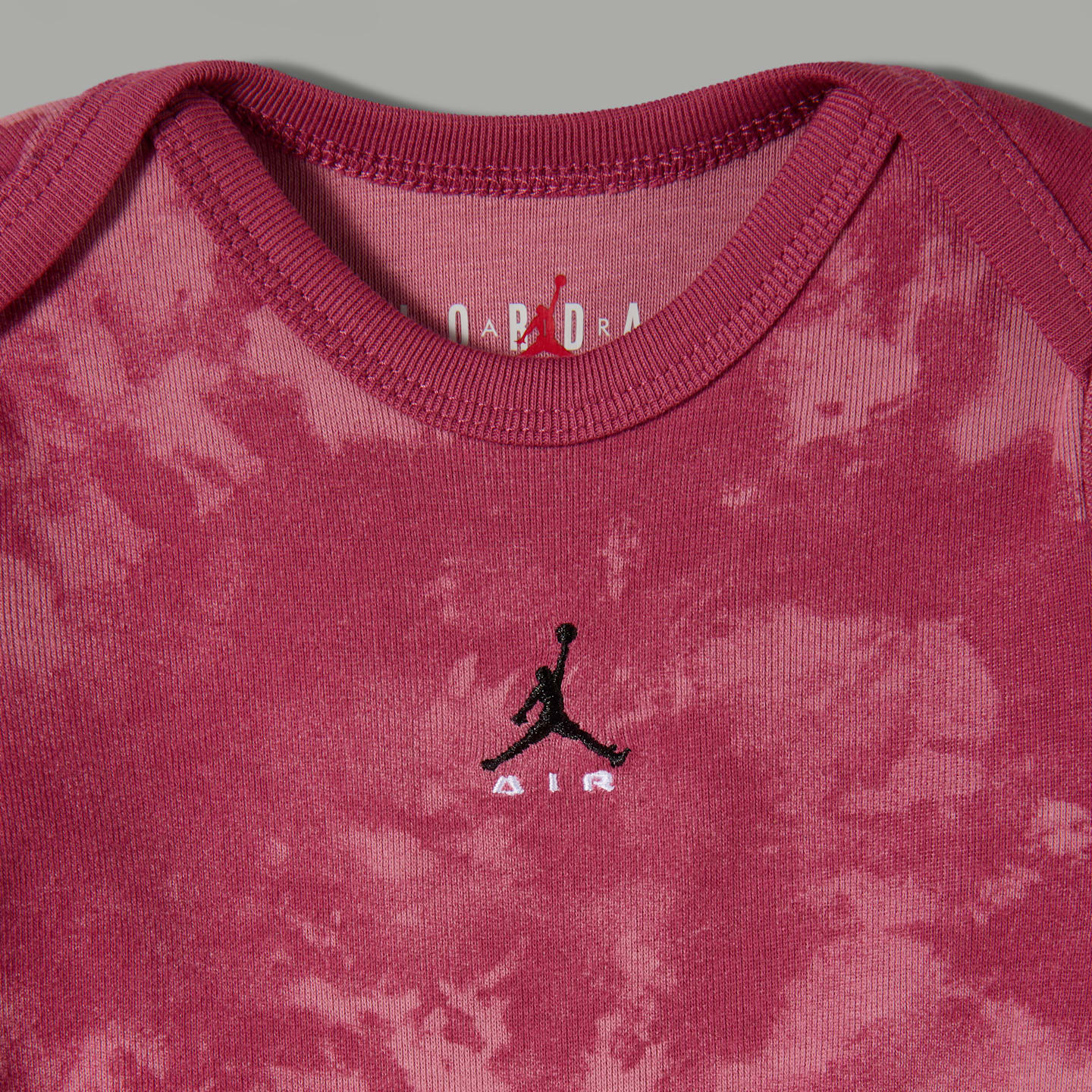 Комплект для малышей Jordan Acid Wash из 3 предметов в коробке, цвет: Свекольный — фото 3