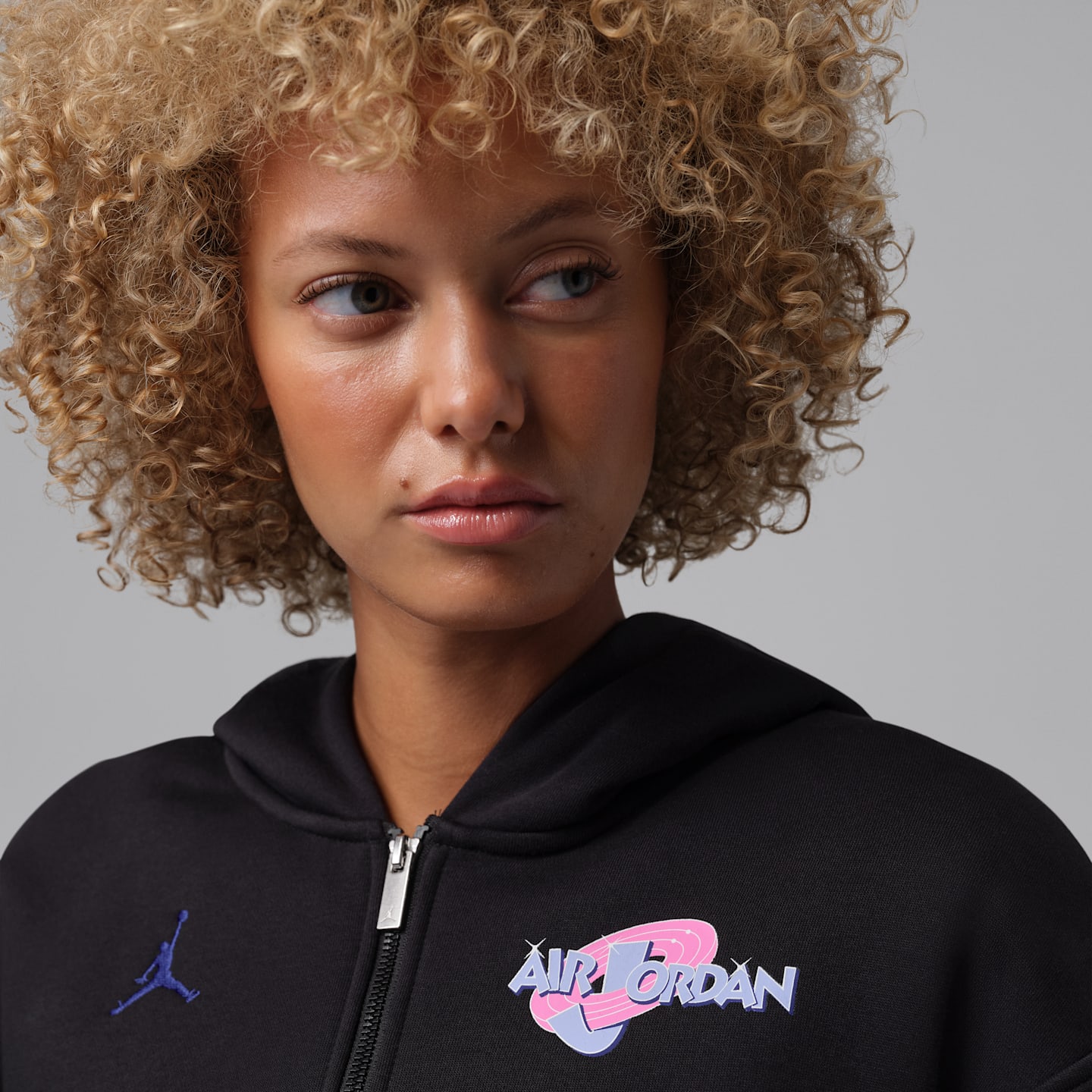 Женское худи Jordan Brooklyn Space Jam Fleece Full-Zip Cropped, цвет: Чёрный / Королевский синий — фото 3