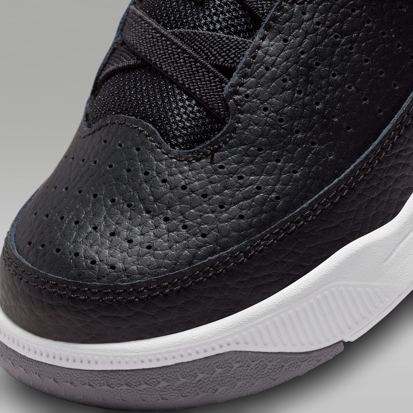 Детские кроссовки Jordan Max Aura 5 Shoes, цвет: Чёрный / Белый — фото 7
