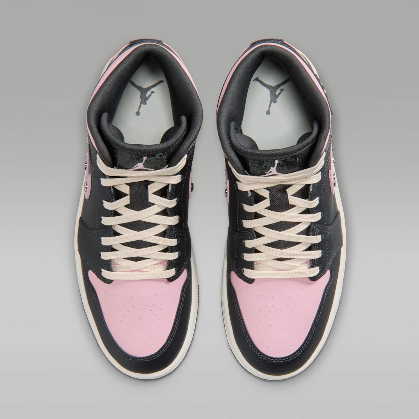 Женские кроссовки Air Jordan 1 Mid SE, цвет: Антрацитовый / Кокосовое молоко — фото 4