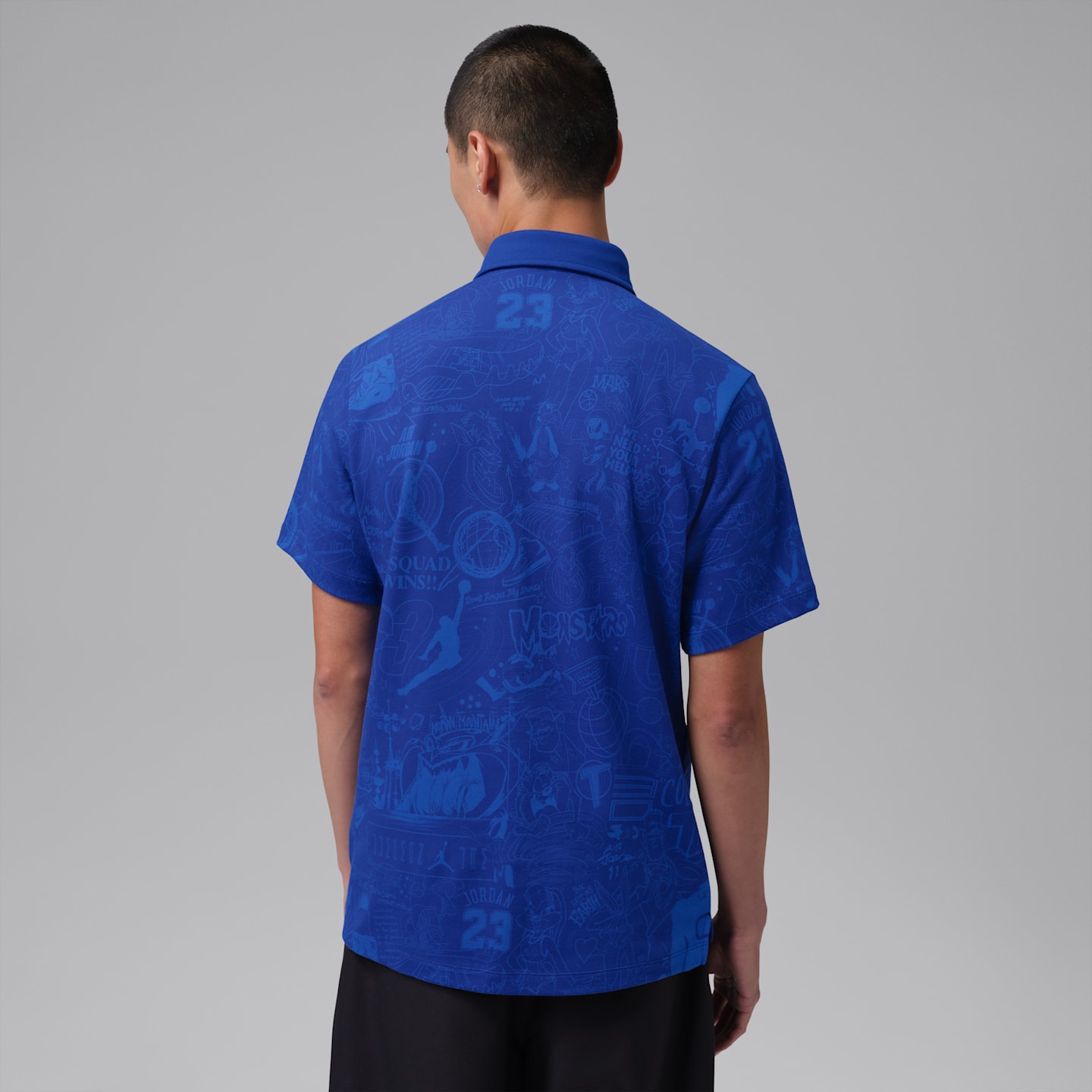 Мужское поло Jordan Dri-FIT Space Jam Printed Golf Polo, цвет: Королевский синий / Чёрный — фото 2