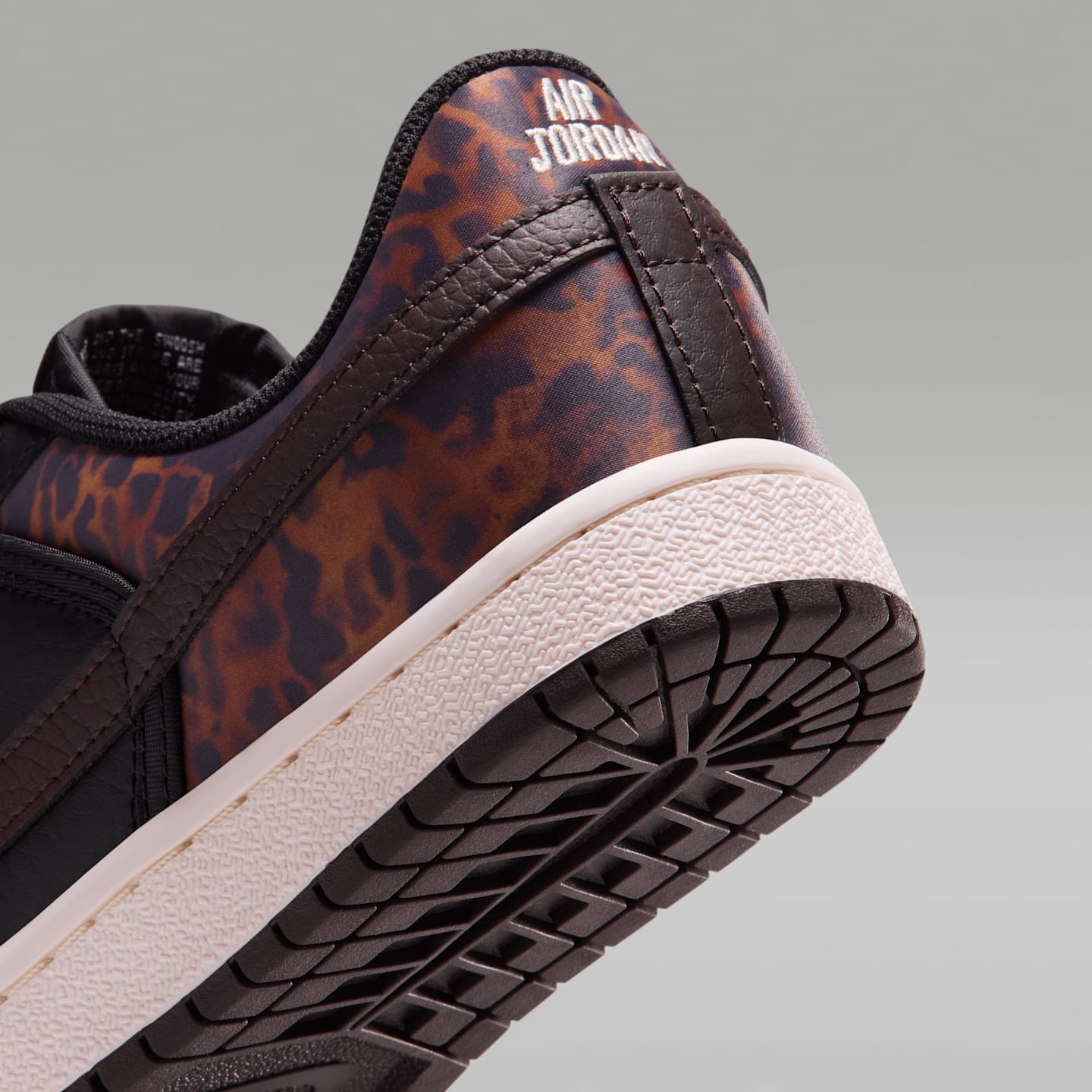 Женские кроссовки Air Jordan Skyline Low, цвет: Чёрный / Меловой — фото 8