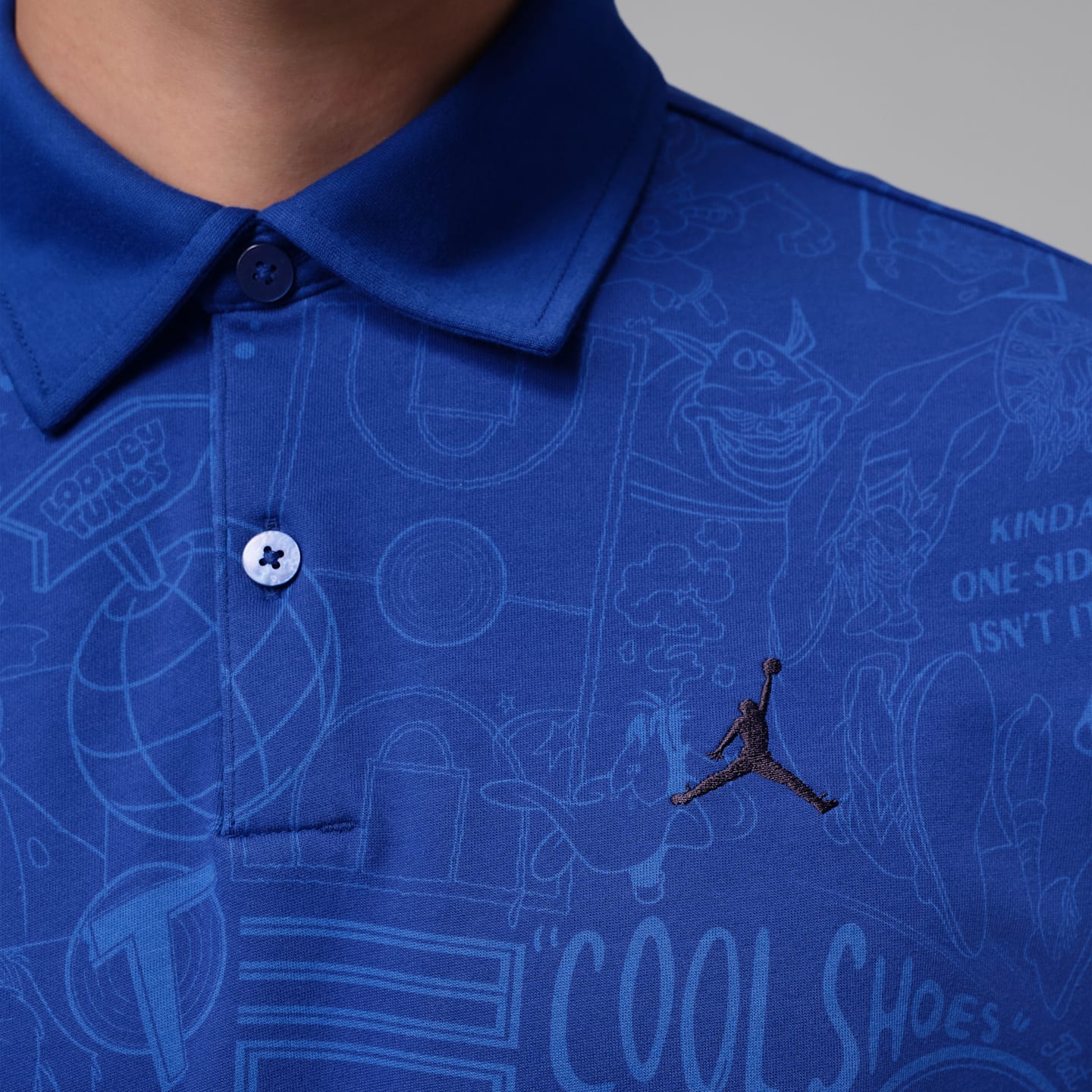 Мужское поло Jordan Dri-FIT Space Jam Printed Golf Polo, цвет: Королевский синий / Чёрный — фото 4