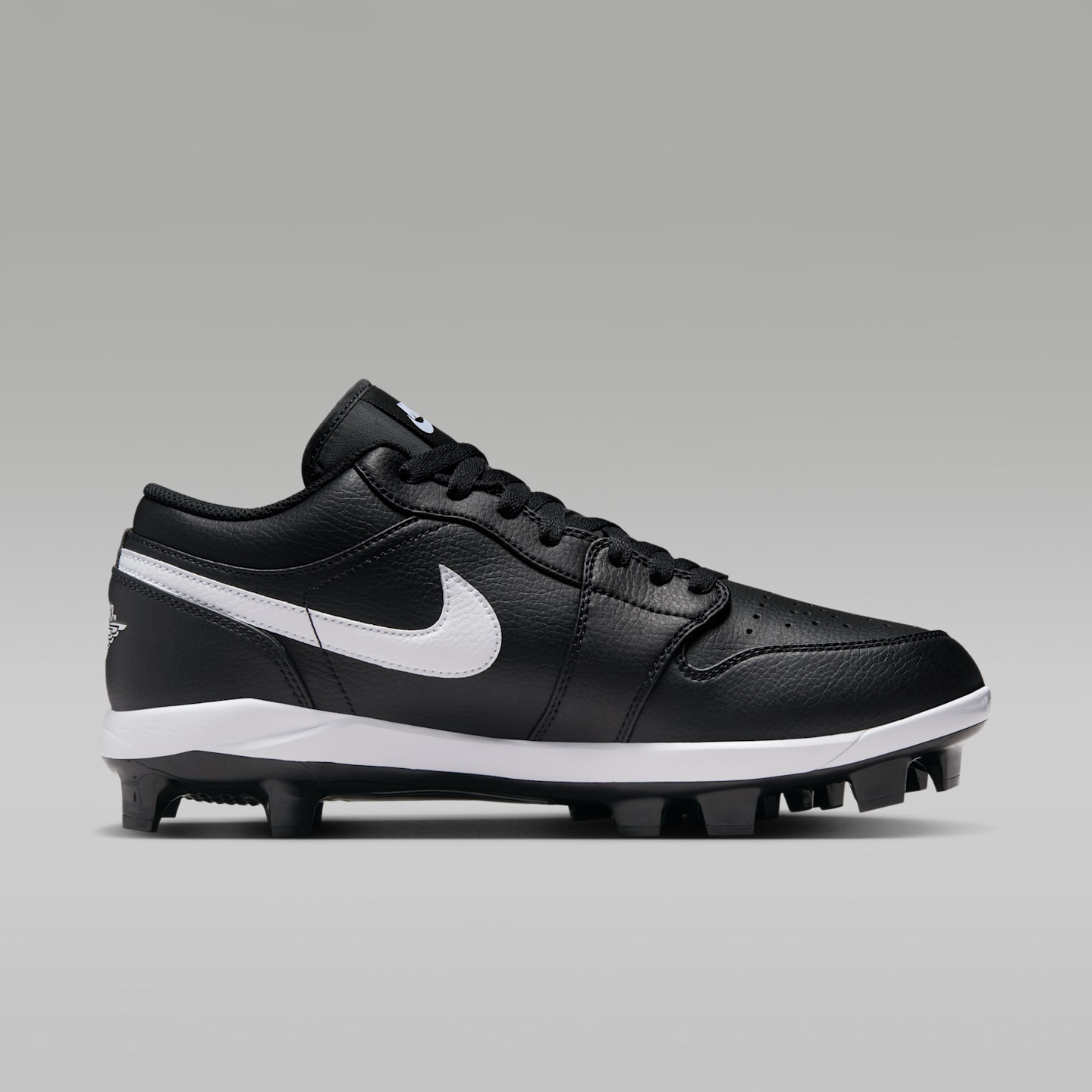 Мужские бутсы Jordan 1 Retro MCS Low Baseball Cleats, цвет: Чёрный / Белый — фото 3