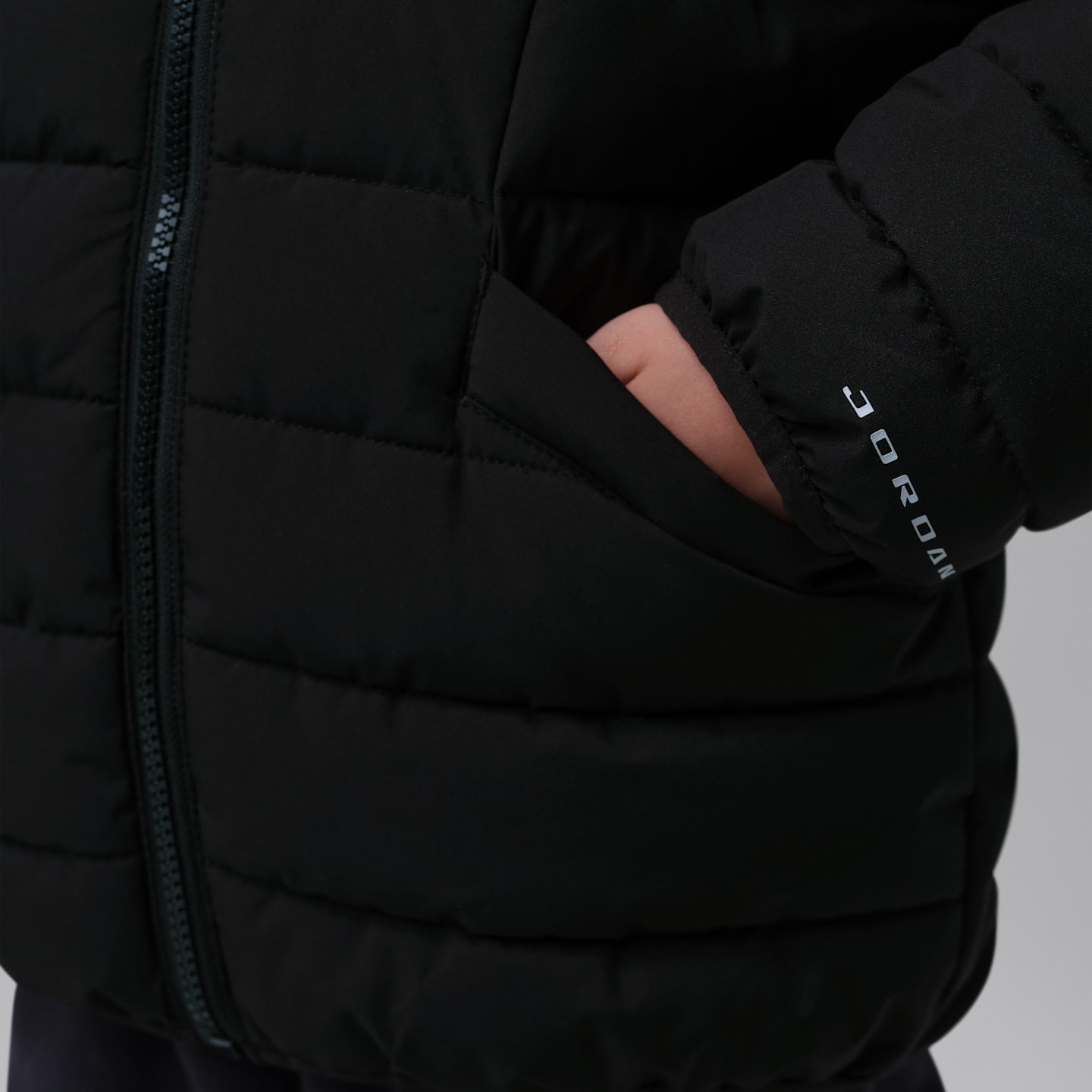 Детская куртка Jordan Midweight Active Puffer, цвет: Чёрный — фото 5