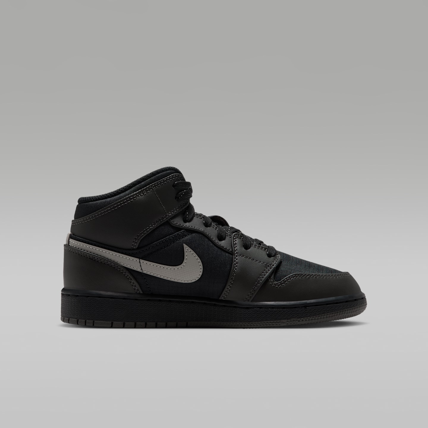 Детские кроссовки Jordan Air Jordan 1 Mid Utility, цвет: Чёрный / Еловый туманный — фото 3
