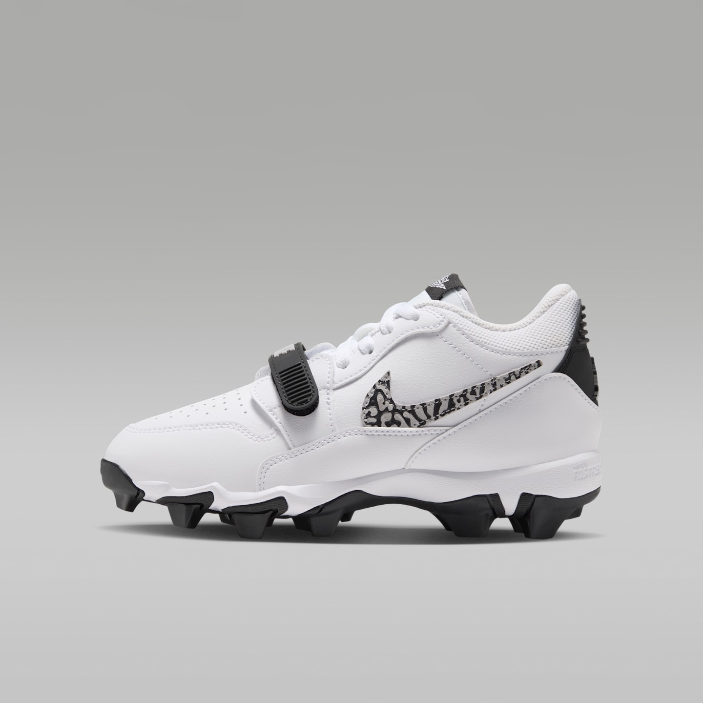 Детские бутсы Jordan Legacy 312 Low Cleats, цвет: Белый / Чёрный — фото 1