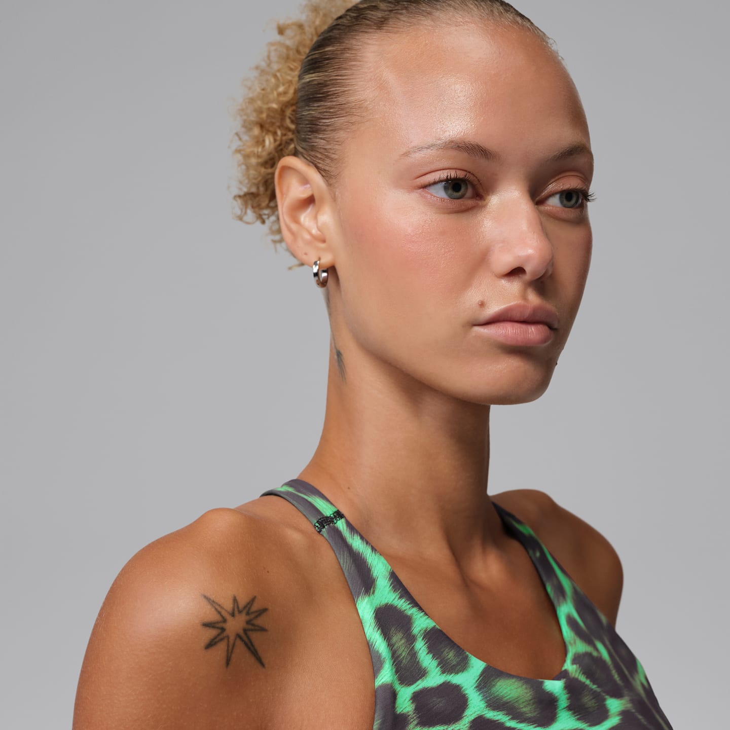 Женский топ Jordan Sport Dri-FIT Printed Top, цвет: Зелёный сияющий — фото 3