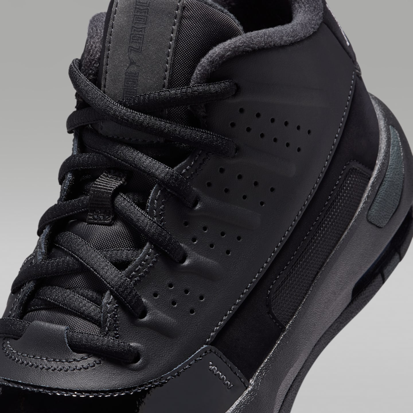 Детские кроссовки Jordan Max Aura 7 Little Kids' Shoes, цвет: Чёрный / Антрацитовый — фото 7