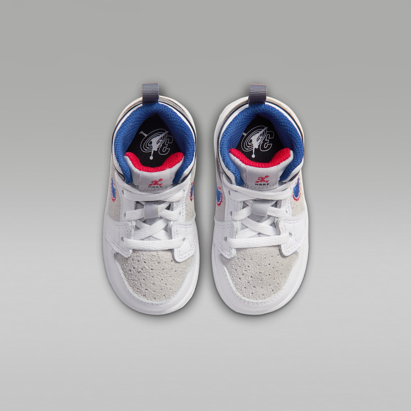 Детские кроссовки Jordan 1 Mid SE "Hare" Shoes, цвет: Серый / Красный — фото 4
