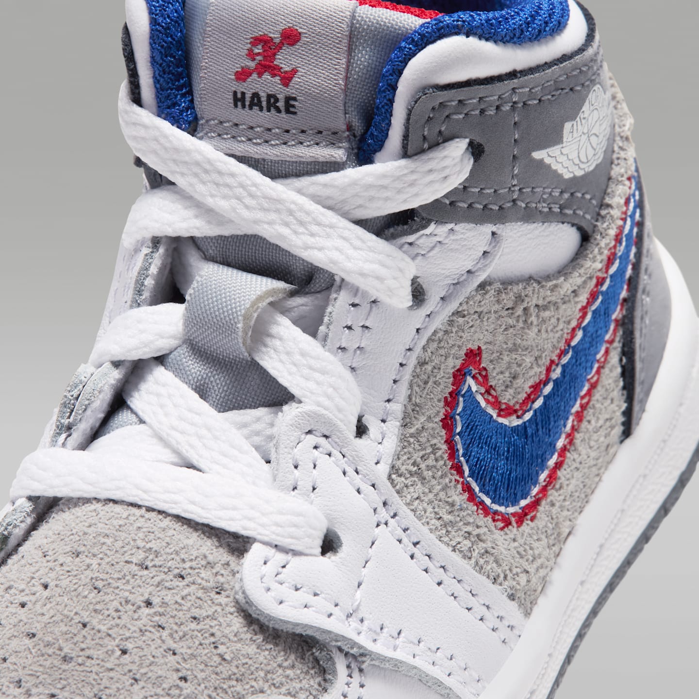 Детские кроссовки Jordan 1 Mid SE "Hare" Shoes, цвет: Серый / Красный — фото 7