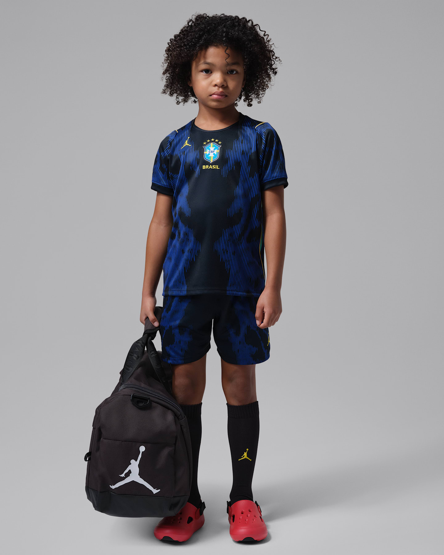 Детский футбольный комплект Jordan Brazil 2026 Stadium Away из 3 предметов, цвет: Королевский синий / Чёрный — фото 10