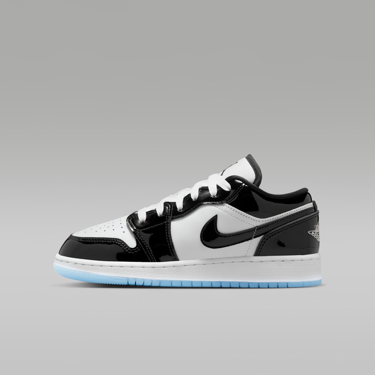 Детские кроссовки Air Jordan 1 Low SE, цвет: Белый / Чёрный — фото 1