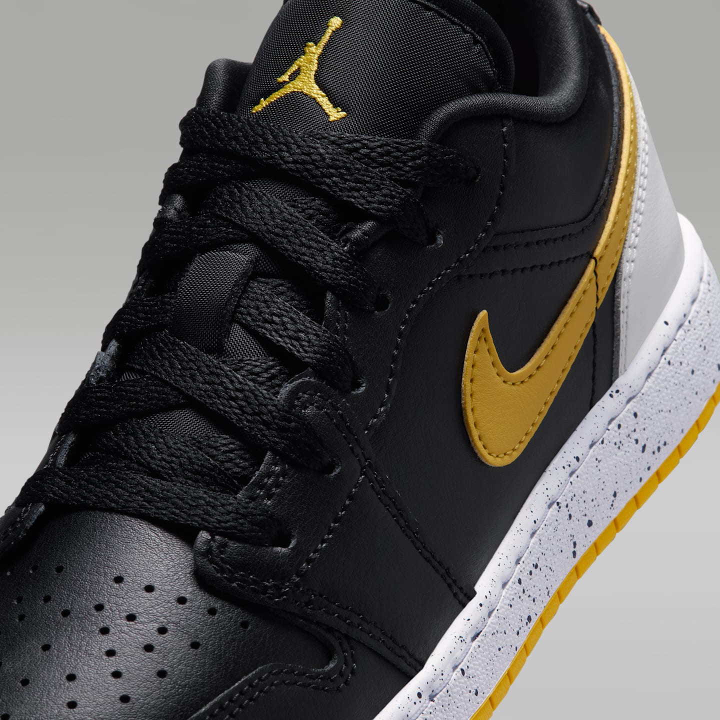 Детские кроссовки Air Jordan 1 Low, цвет: Чёрный / Белый — фото 7