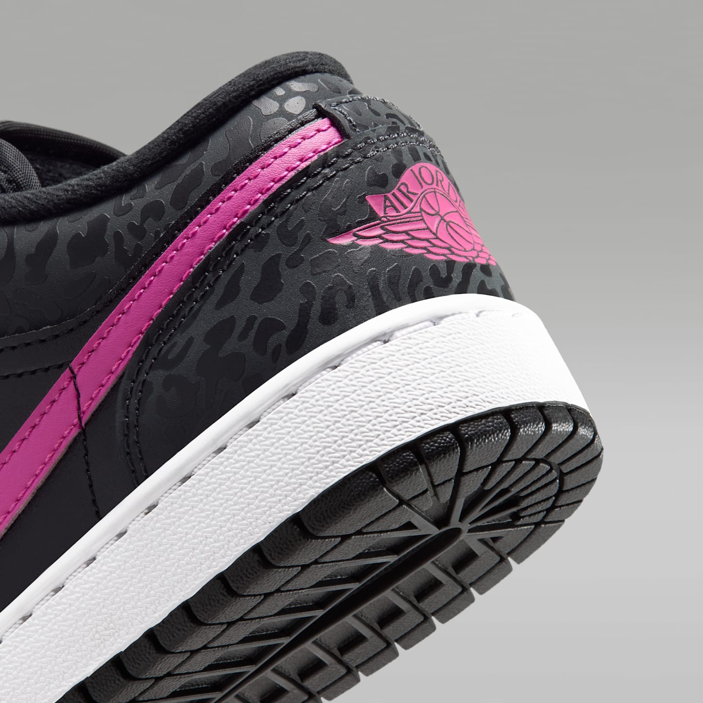 Детские кроссовки Jordan 1 Low SE, цвет: Антрацитовый / Чёрный — фото 8