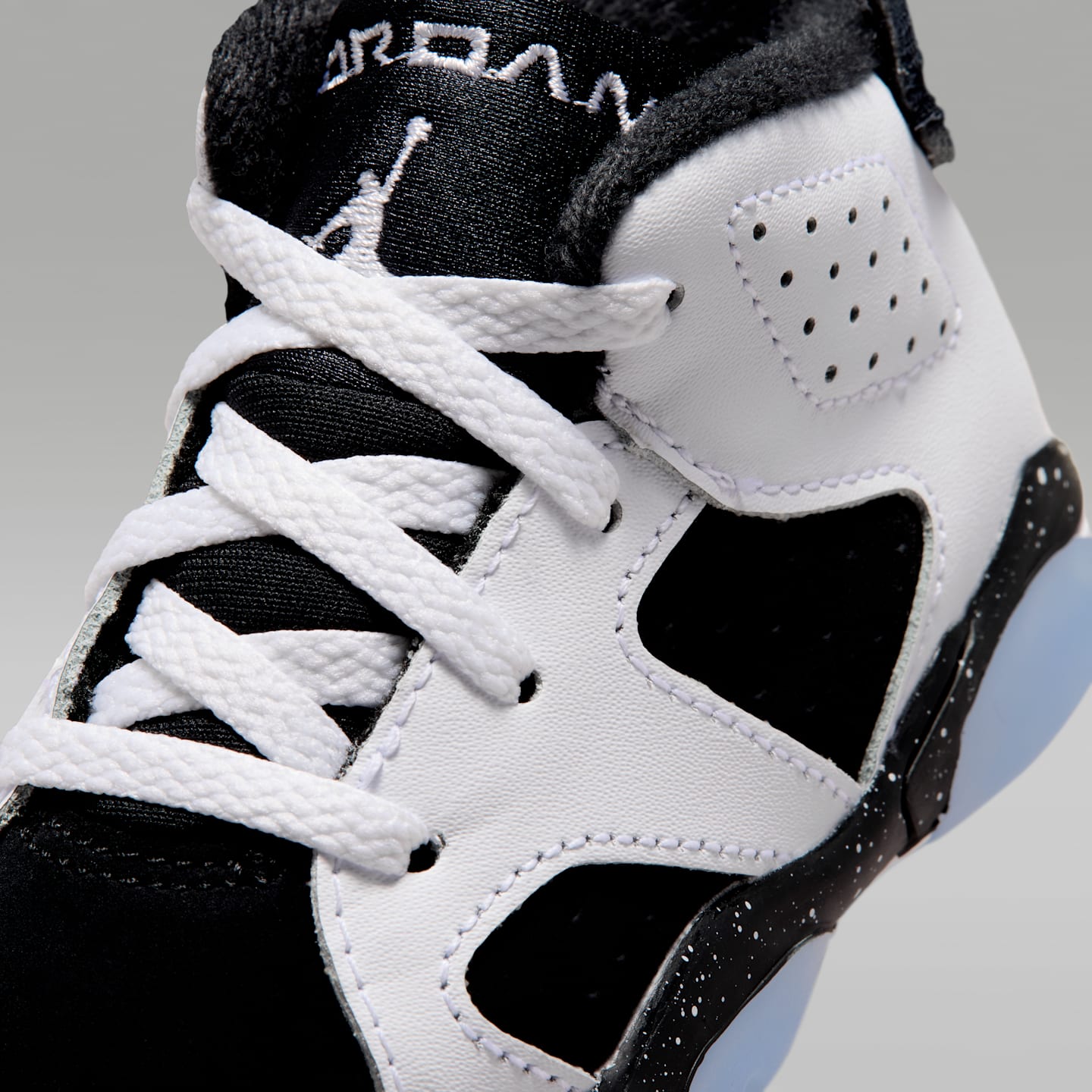 Детские кроссовки Jordan 6 Retro "Black and White" Baby/Toddler Shoes, цвет: Белый / Чёрный — фото 7