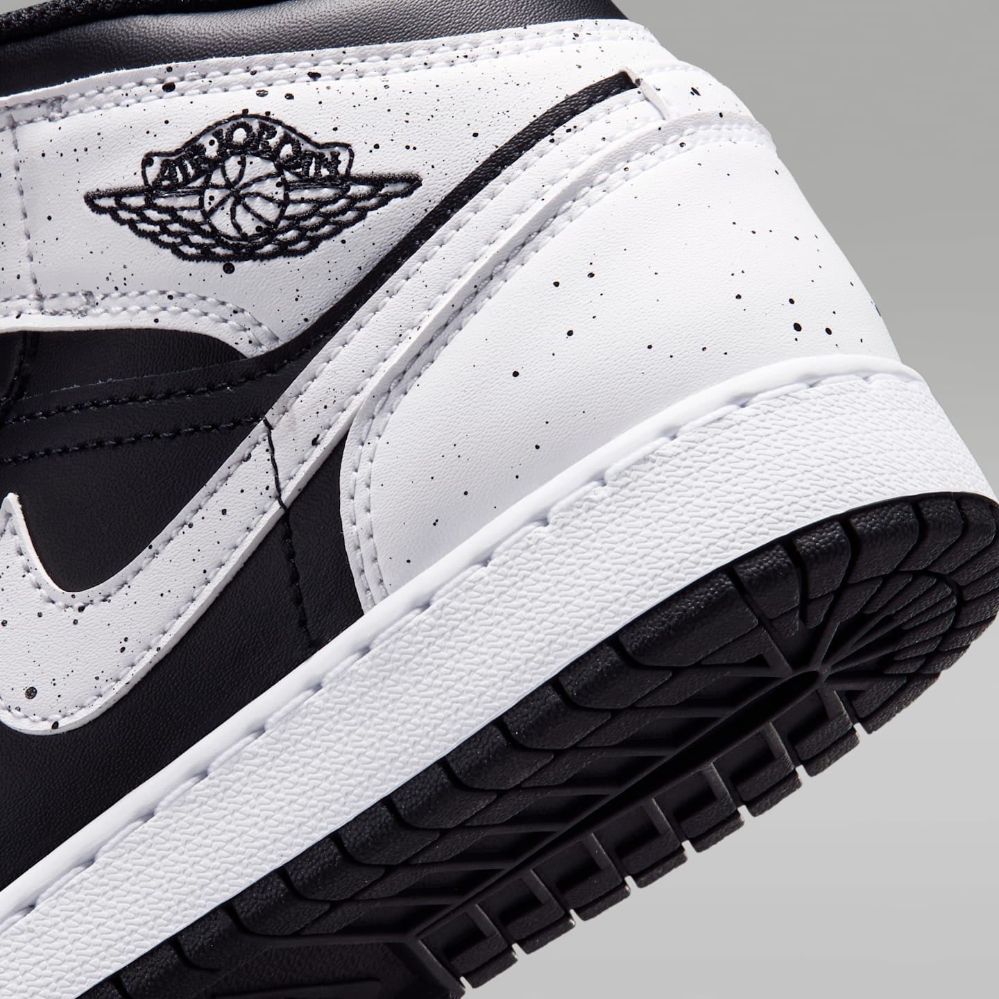 Детские кроссовки Air Jordan 1 Mid, цвет: Чёрный / Белый — фото 8