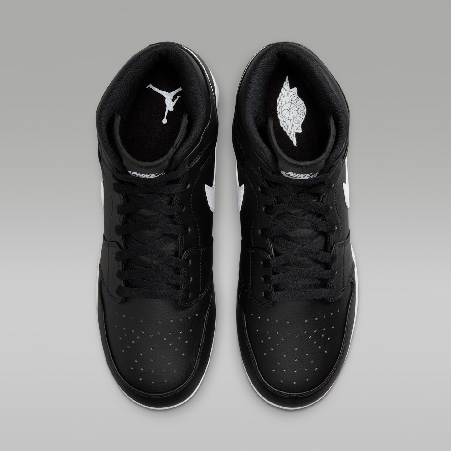 Мужские бутсы Jordan 1 Retro Metal Baseball Cleats, цвет: Чёрный / Белый — фото 4