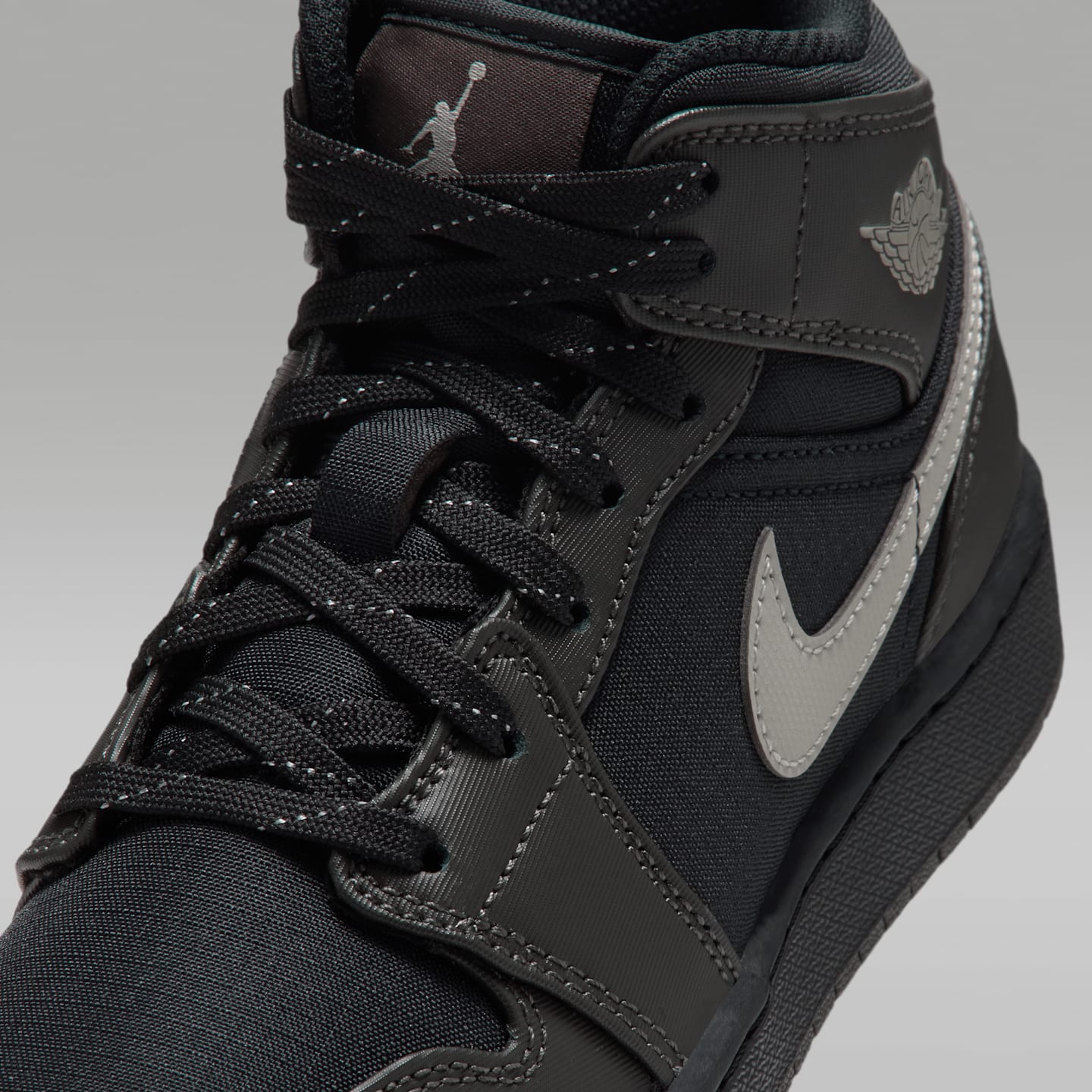 Детские кроссовки Jordan Air Jordan 1 Mid Utility, цвет: Чёрный / Еловый туманный — фото 7