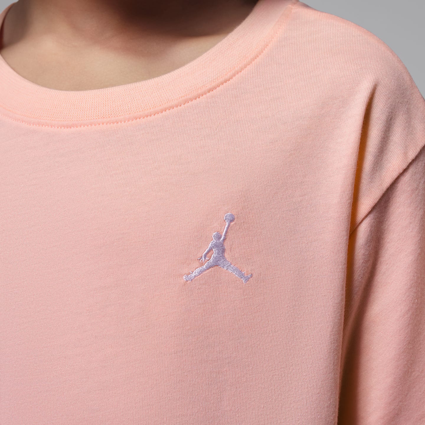Детская футболка Jordan Brooklyn Essentials с вышивкой, цвет: Розовый — фото 4