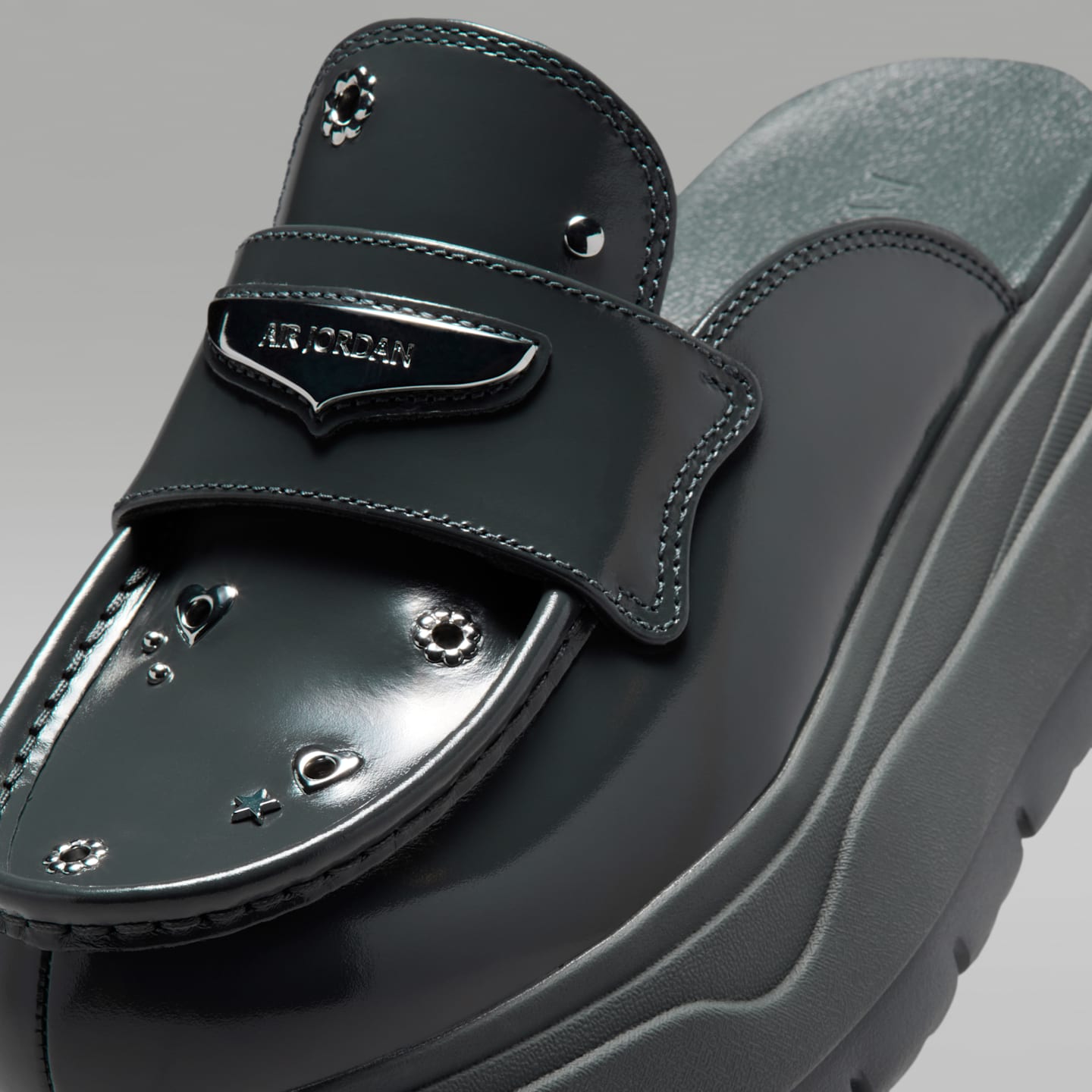 Женские сабо Air Jordan Mule SE Mules, цвет: Антрацитовый / Серебряный — фото 6