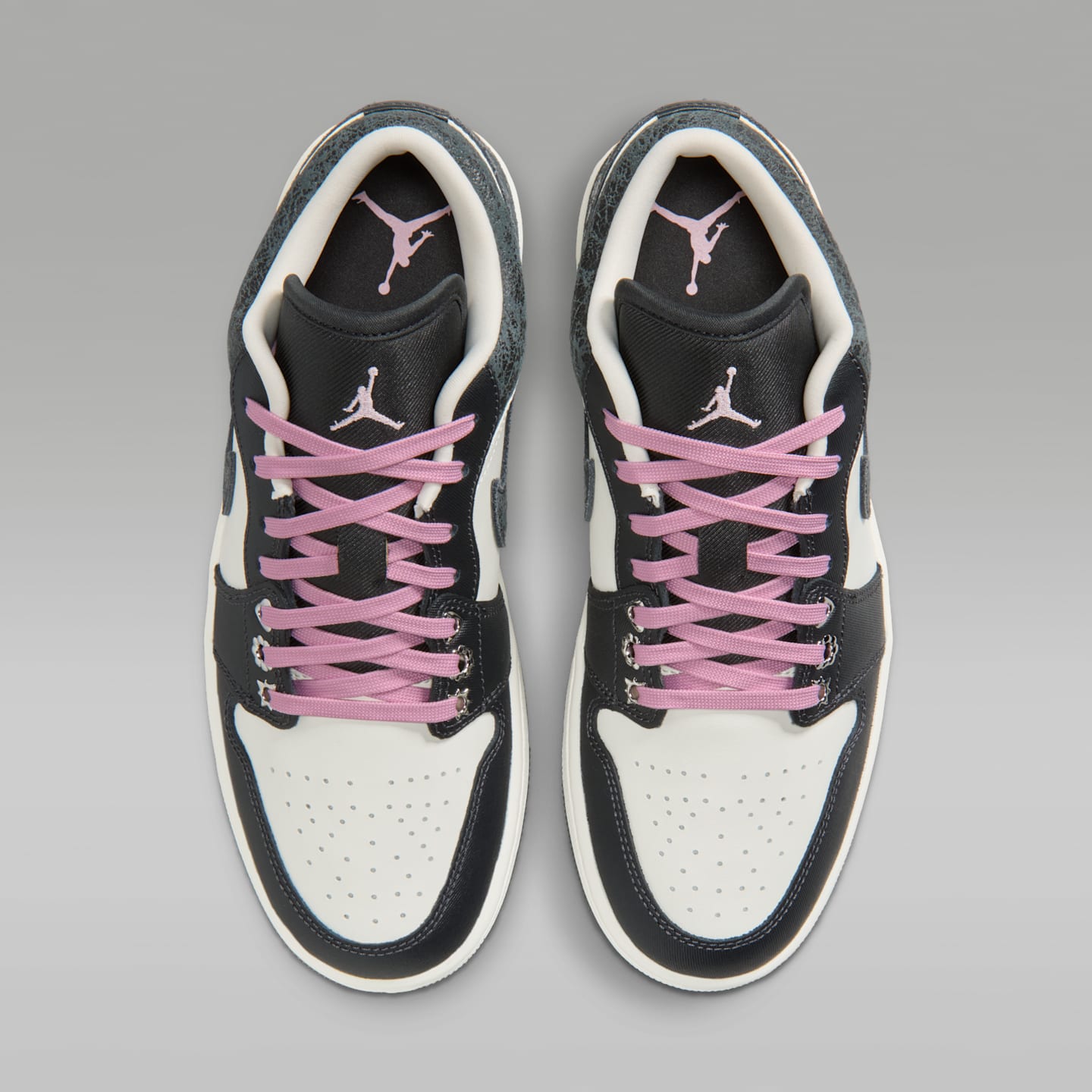 Женские кроссовки Jordan Air Jordan 1 Low SE, цвет: Антрацитовый / Молочный — фото 4