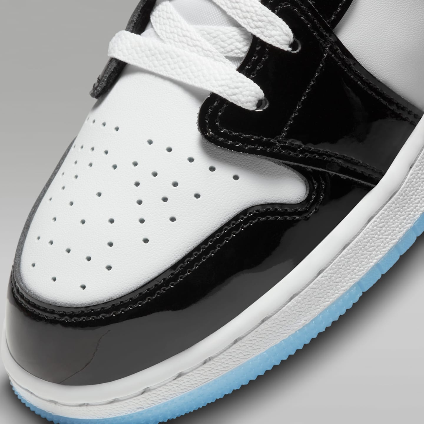 Детские кроссовки Air Jordan 1 Low SE, цвет: Белый / Чёрный — фото 7