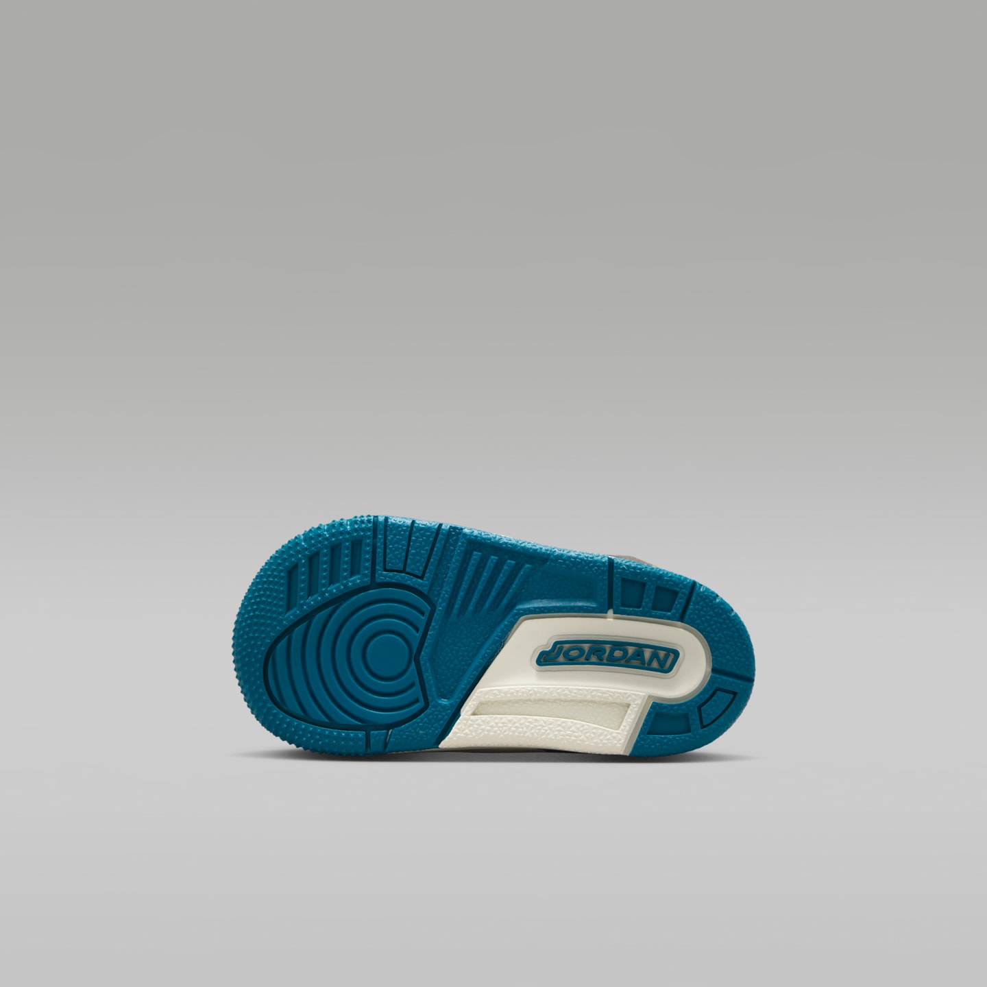 Детские кроссовки Jordan 3 Retro Baby/Toddler Shoes, цвет: Оливковый серый / Хаки — фото 2