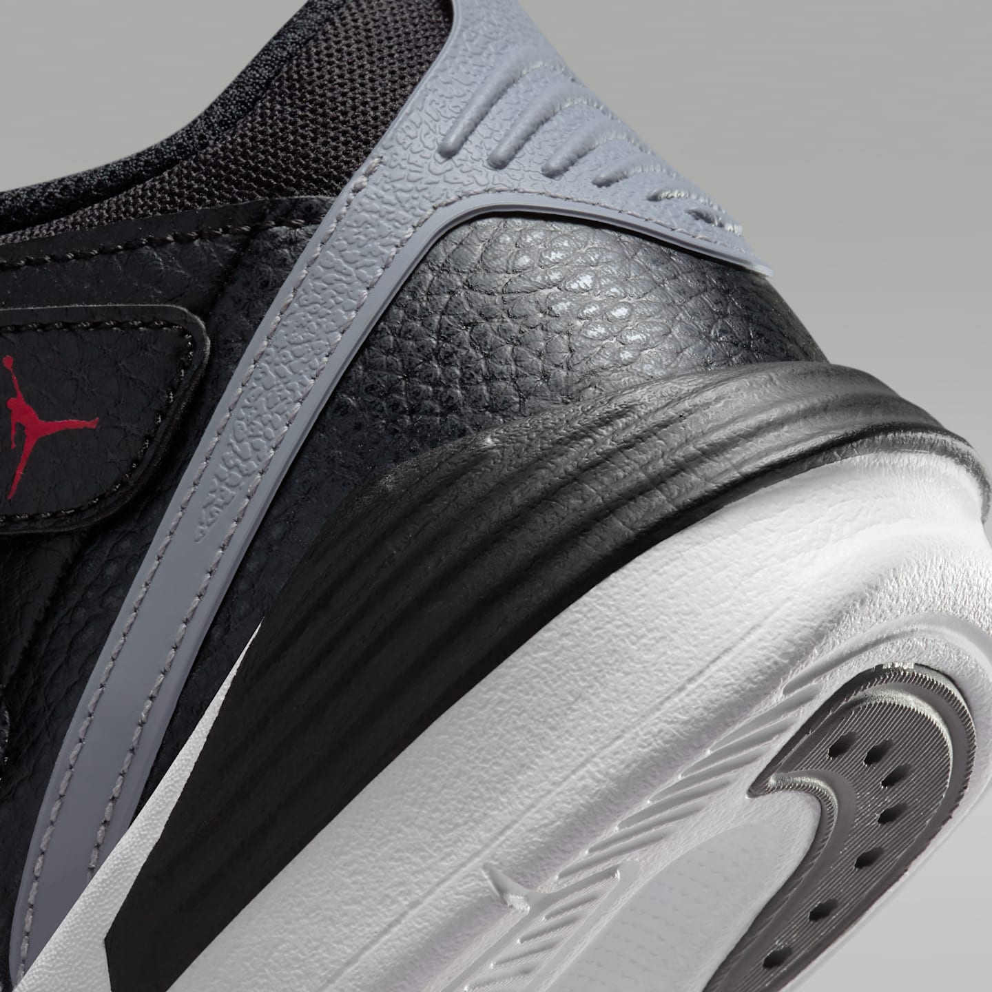 Детские кроссовки Jordan Max Aura 5 Shoes, цвет: Чёрный / Белый — фото 8