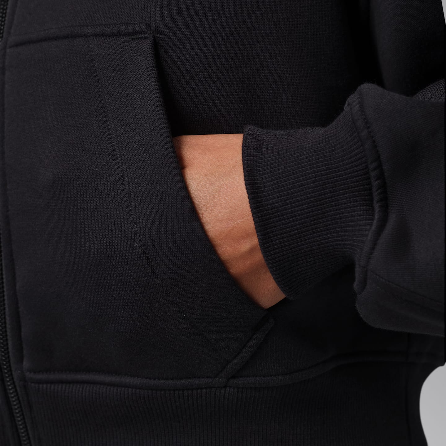 Женское худи Jordan Brooklyn Space Jam Fleece Full-Zip Cropped, цвет: Чёрный / Королевский синий — фото 6