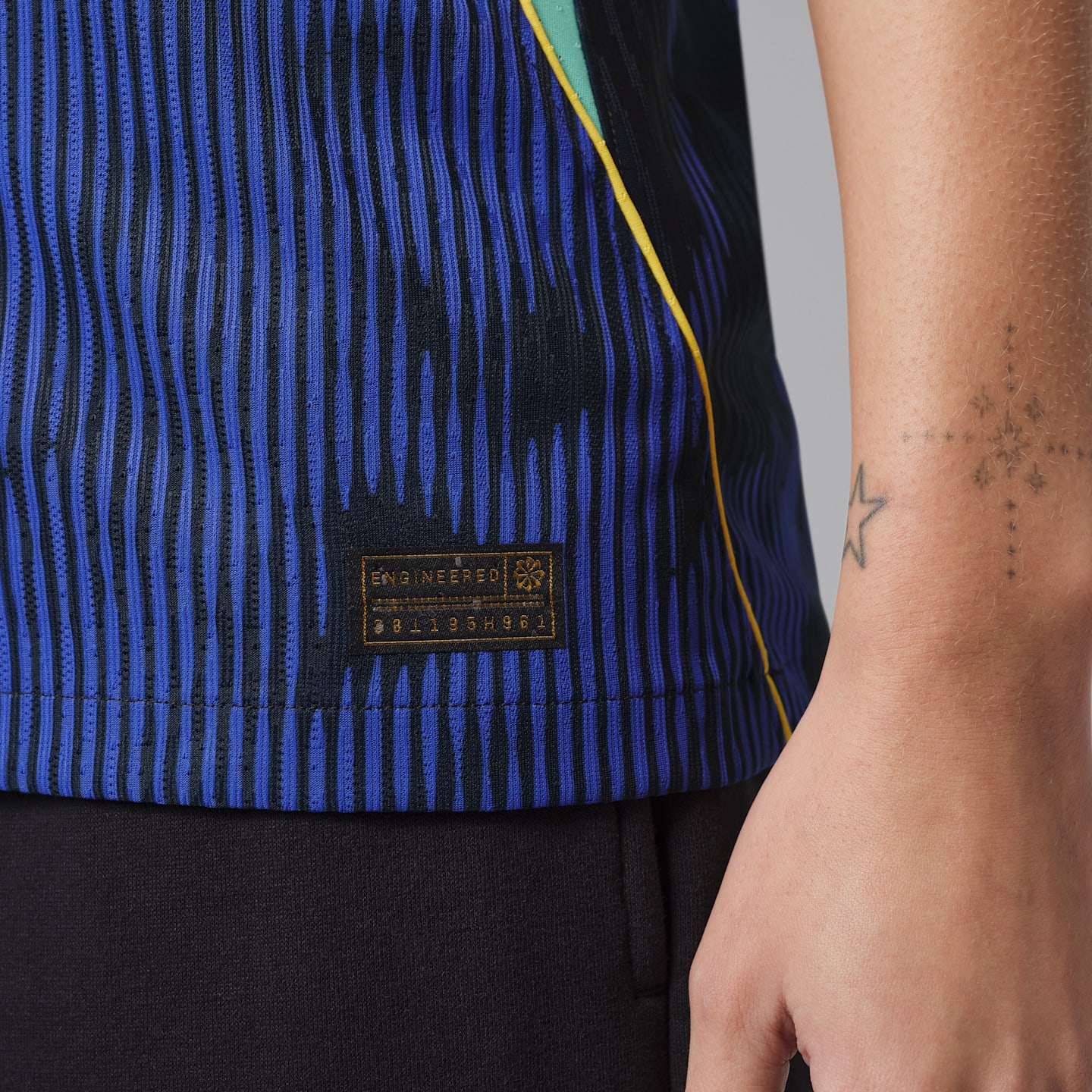 Женский топ Nike Brazil National Team 2026 Match Away Aero-FIT Soccer Jersey, цвет: Королевский синий / Чёрный — фото 5