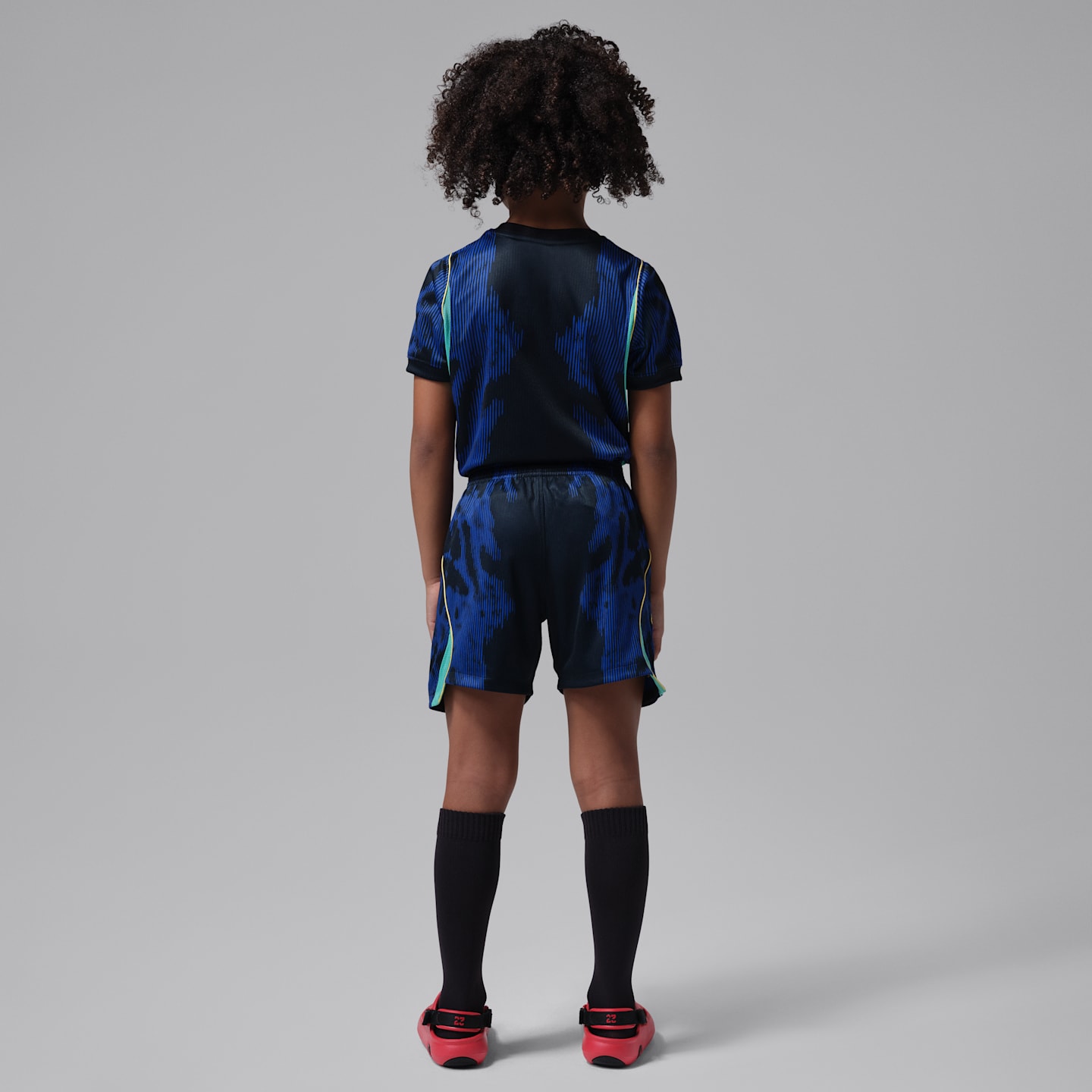 Детский футбольный комплект Jordan Brazil 2026 Stadium Away из 3 предметов, цвет: Королевский синий / Чёрный — фото 2