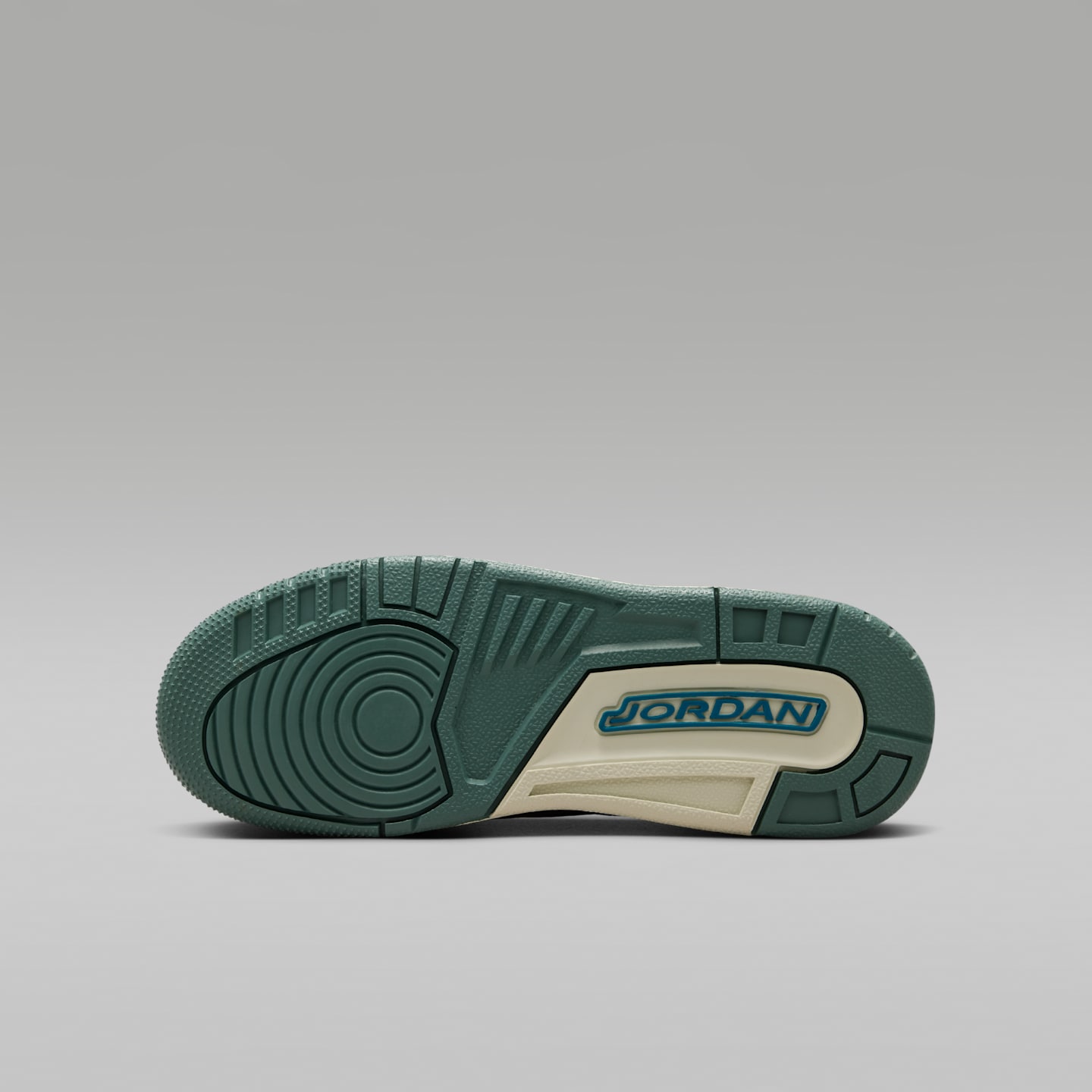 Детские кроссовки Jordan 3 Retro Little Kids' Shoes, цвет: Оливковый серый / Хаки — фото 2