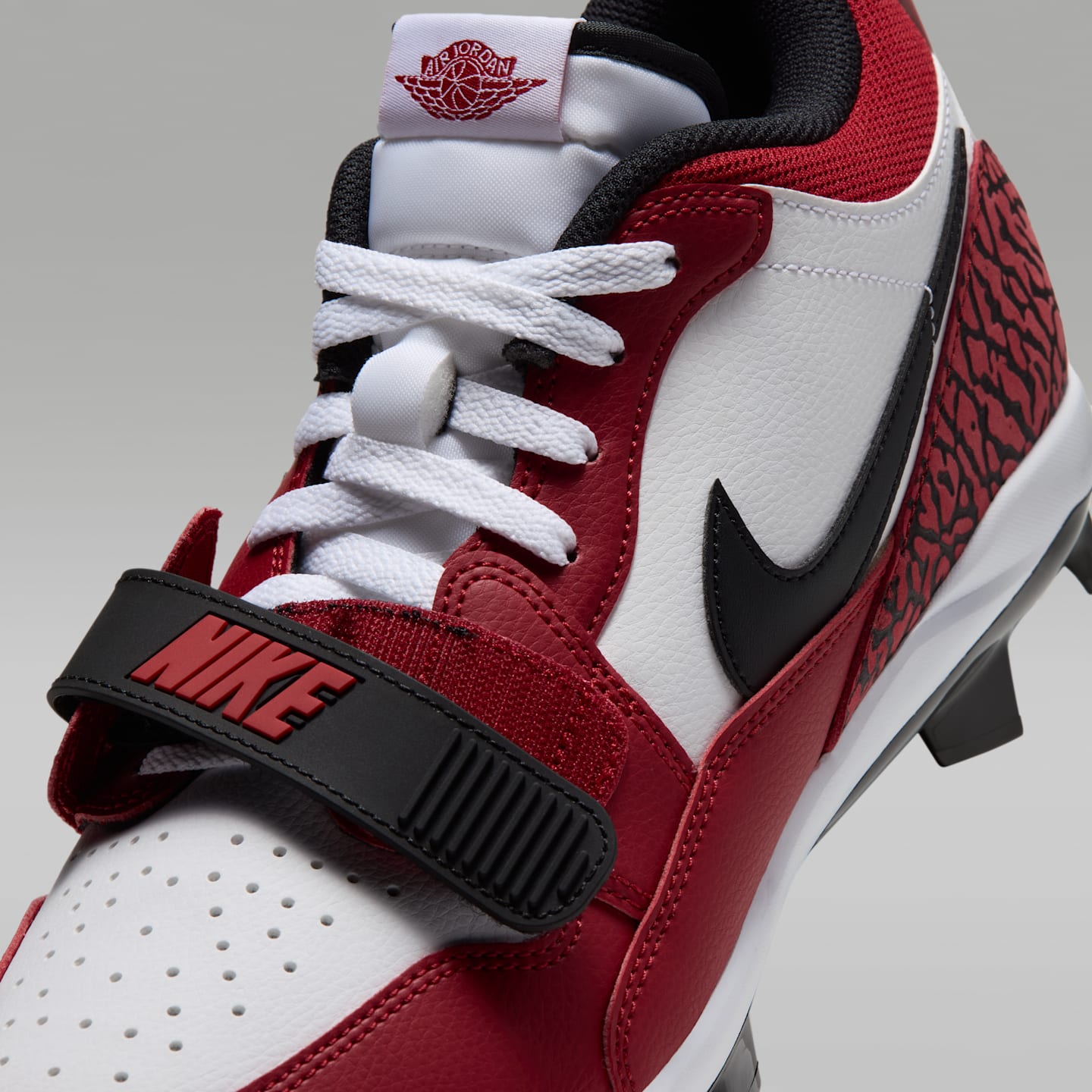 Мужские бутсы Jordan Legacy 312 Low MCS Baseball, цвет: Белый / Красный — фото 8