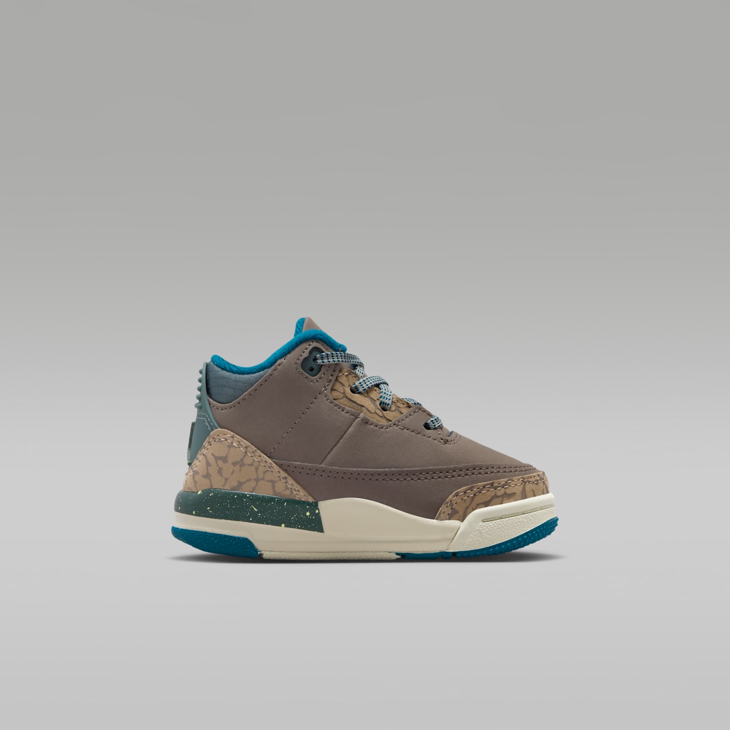 Детские кроссовки Jordan 3 Retro Baby/Toddler Shoes, цвет: Оливковый серый / Хаки — фото 3