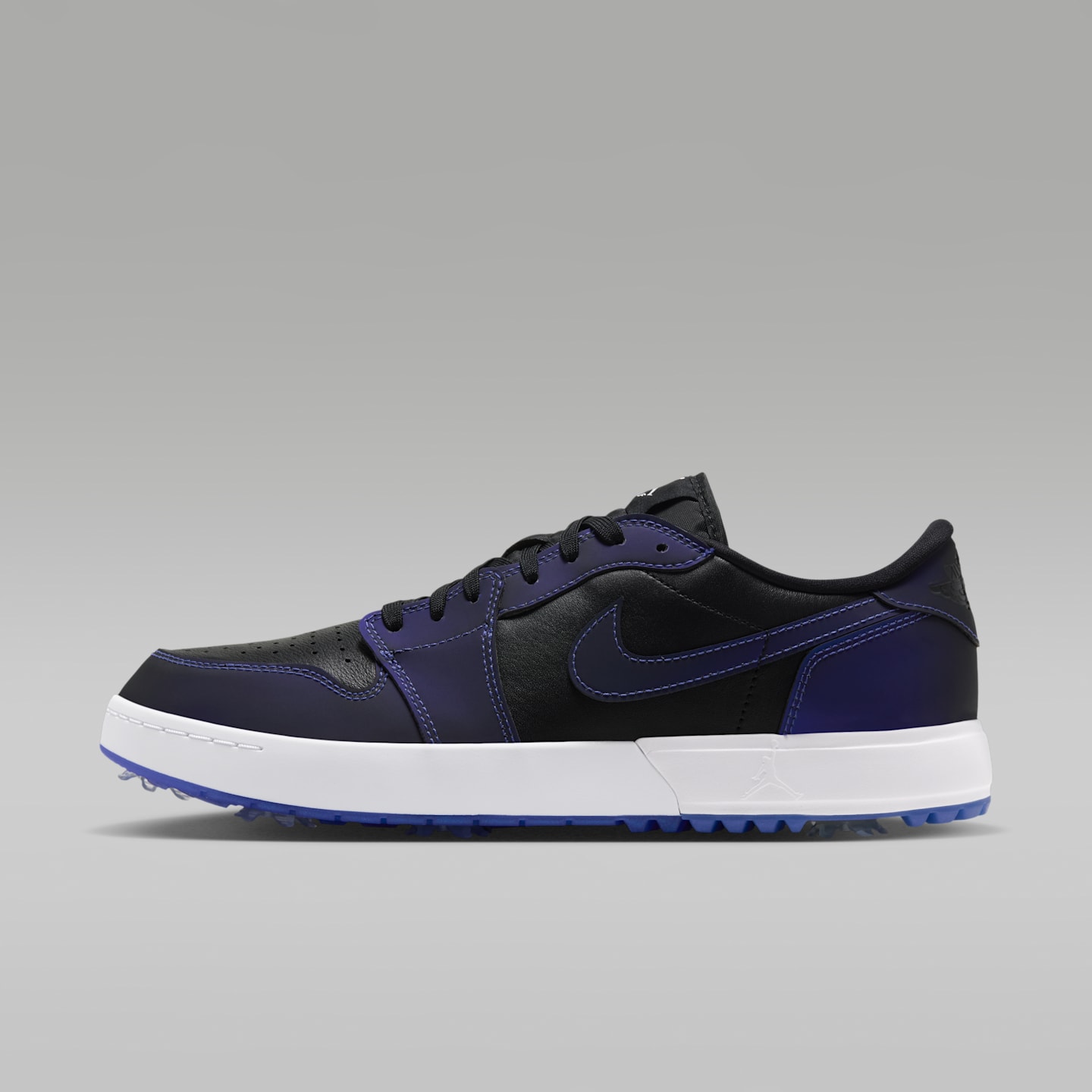 Мужские кроссовки Air Jordan 1 Low G Spiked "Space Jam" Golf Shoes, цвет: Чёрный / Разноцветный — фото 1