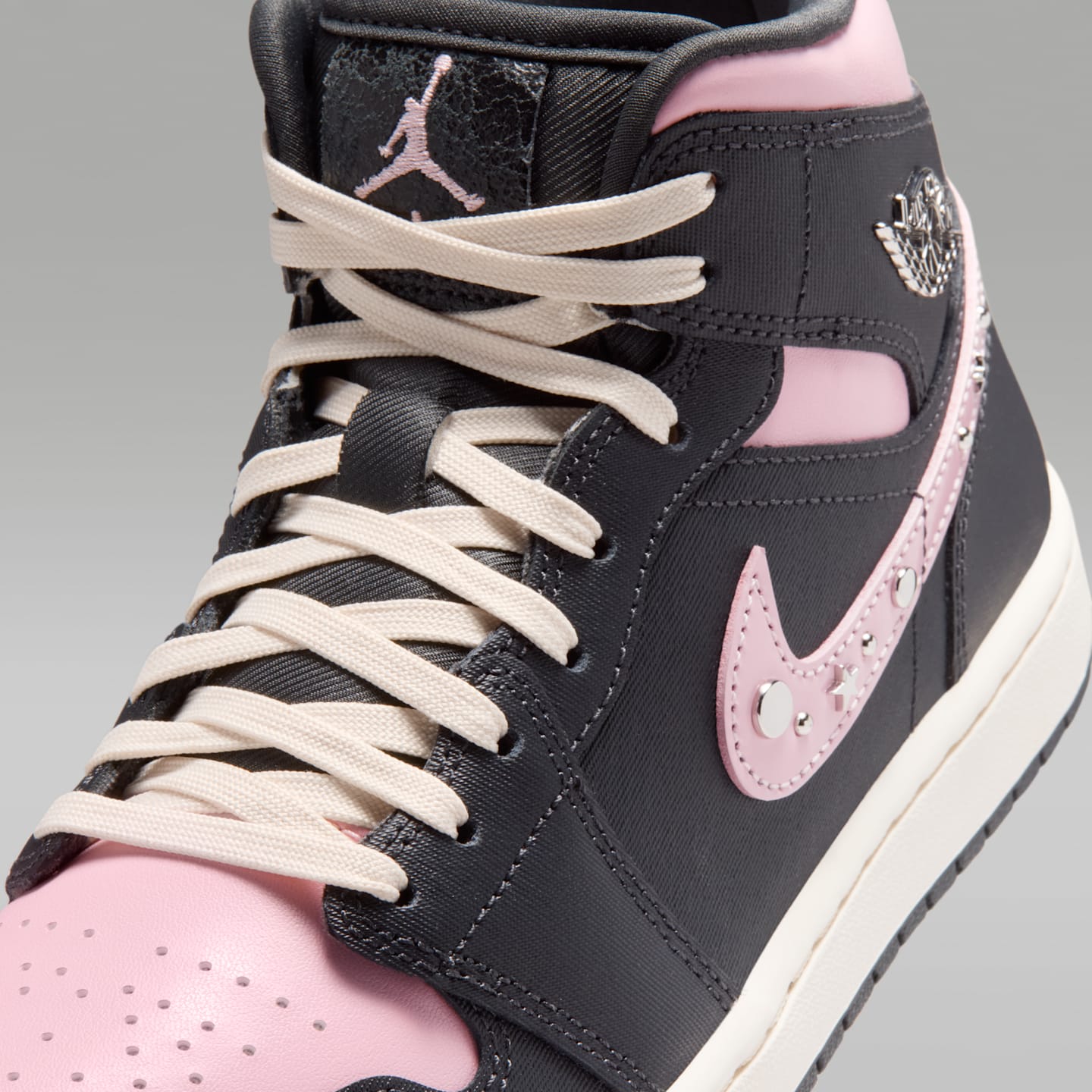Женские кроссовки Air Jordan 1 Mid SE, цвет: Антрацитовый / Кокосовое молоко — фото 7