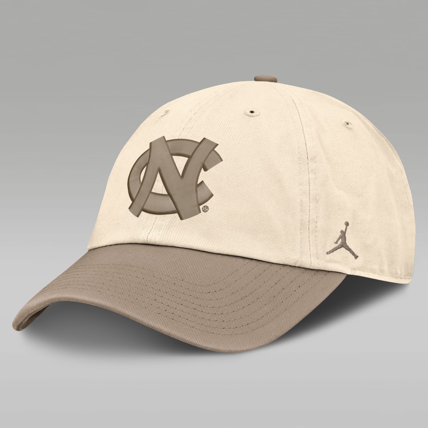 Мужская бейсболка Jordan Brand North Carolina Natural Club регулируемая, цвет: Натуральный / Хаки
