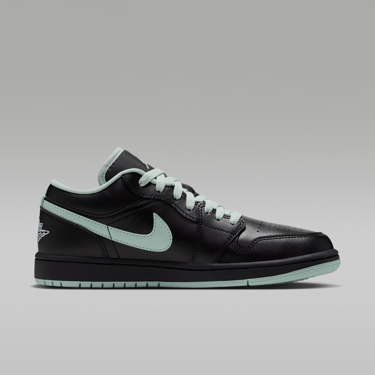 Женские кроссовки Air Jordan 1 Low, цвет: Чёрный / Фисташковый — фото 3