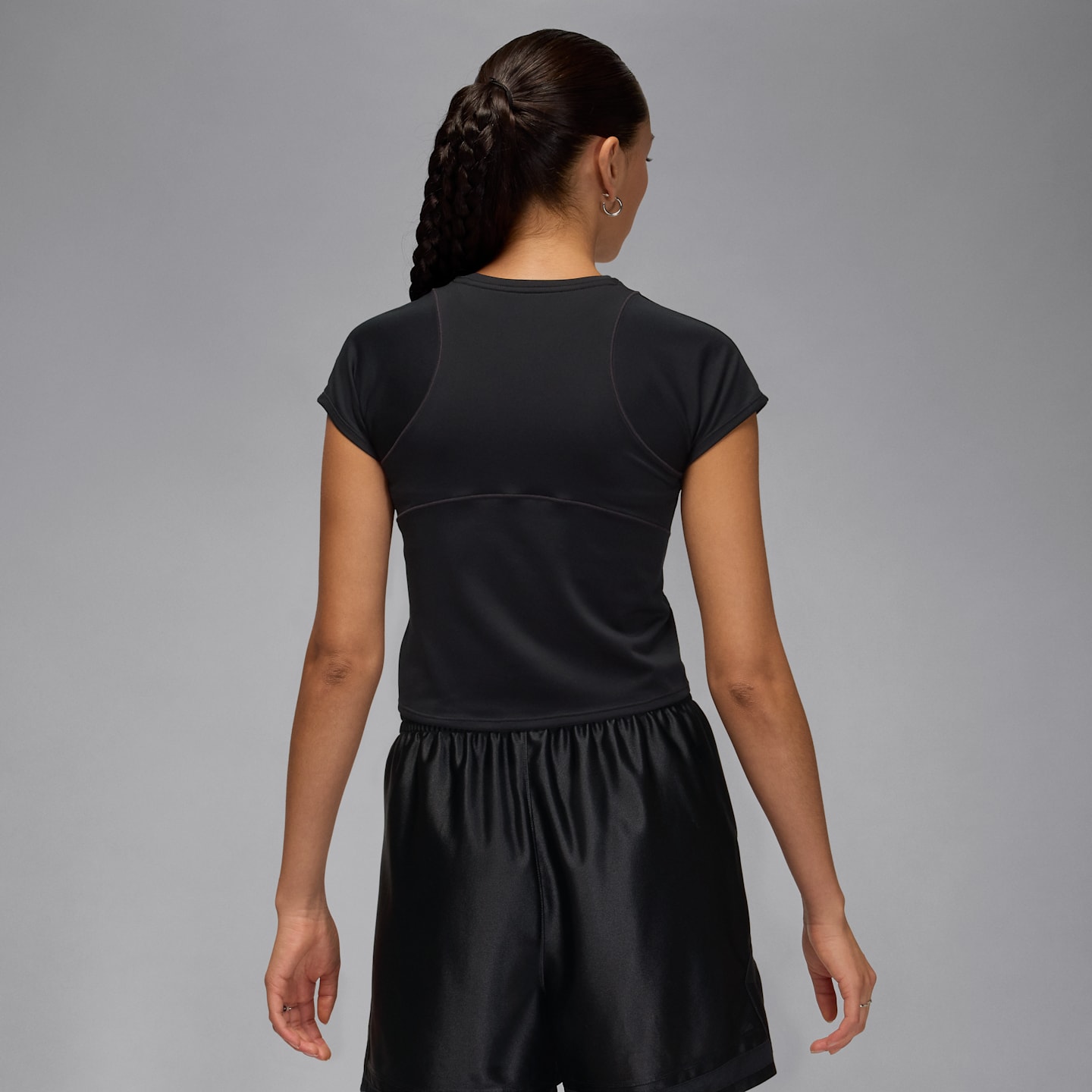 Женская футболка Jordan Sport Flightweight Dri-FIT с коротким рукавом, цвет: Чёрный / Тёмный теневой — фото 2