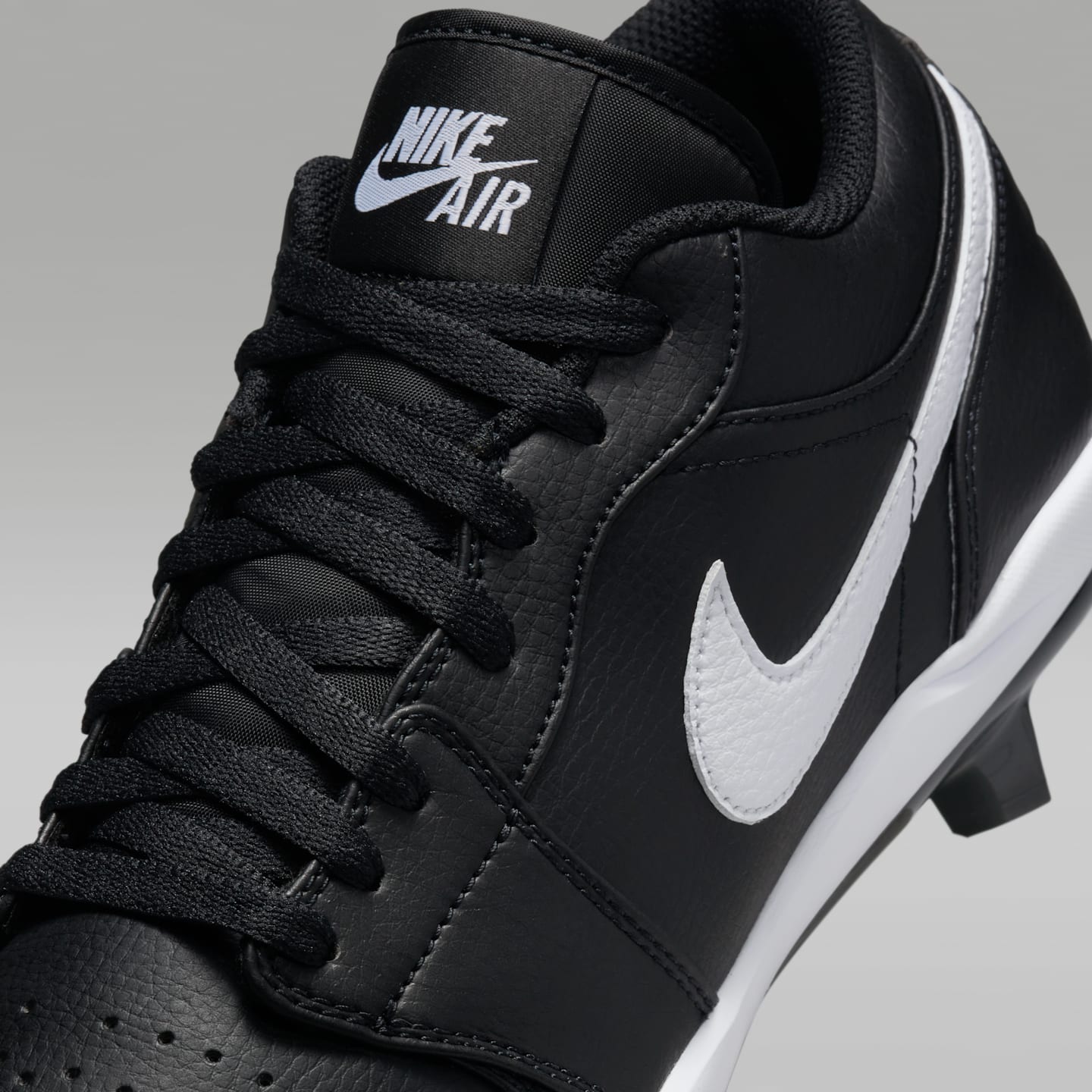 Мужские бутсы Jordan 1 Retro MCS Low Baseball Cleats, цвет: Чёрный / Белый — фото 8