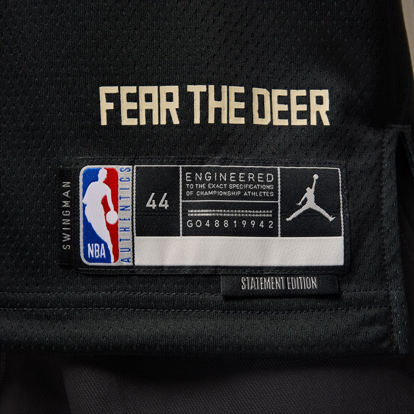 Мужской топ Jordan Milwaukee Bucks Statement Edition Dri-FIT NBA Swingman Jersey, цвет: Чёрный — фото 6