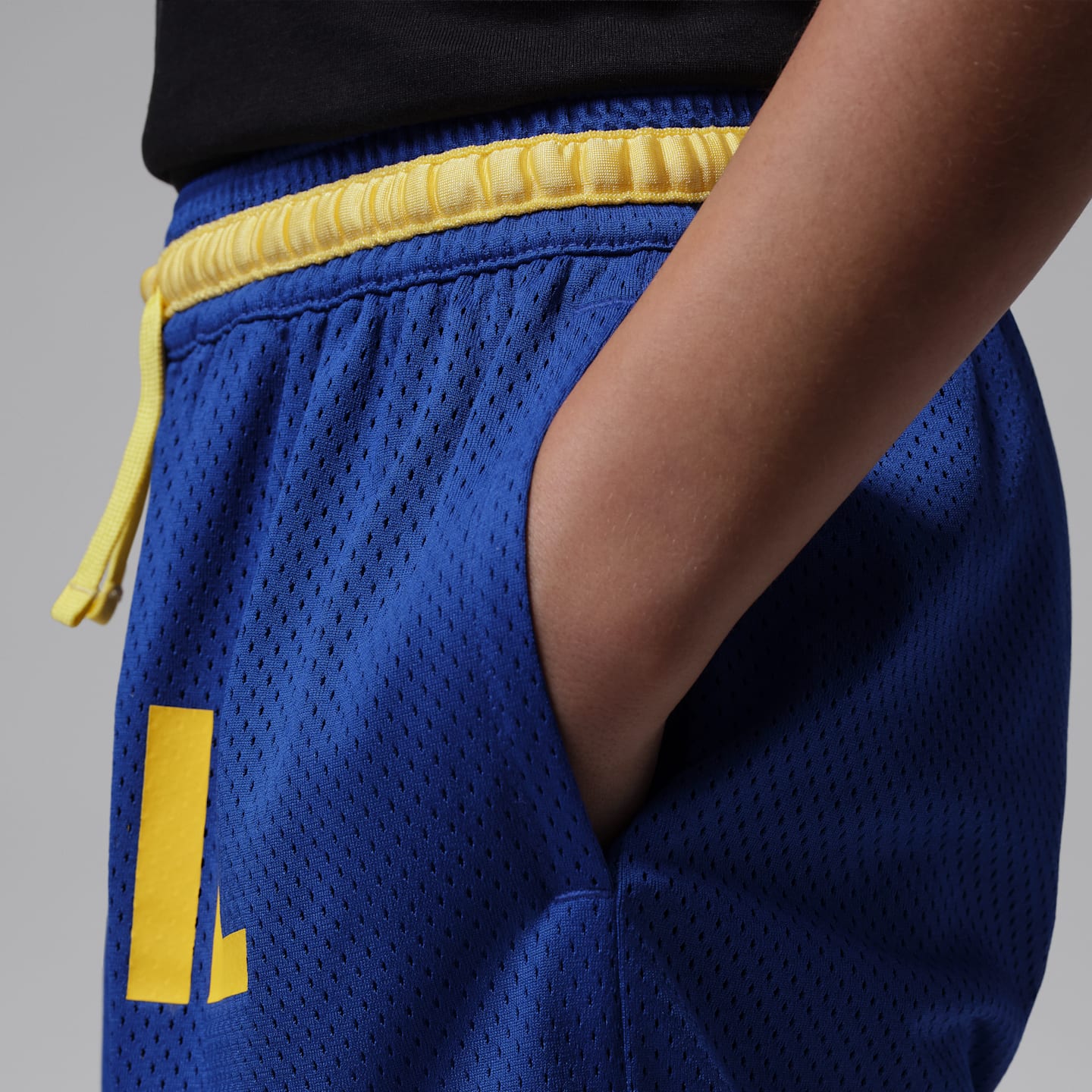 Детские сетчатые шорты Jordan Essentials Dri-FIT P6 Diamond, цвет: Синий / Жёлтый — фото 4