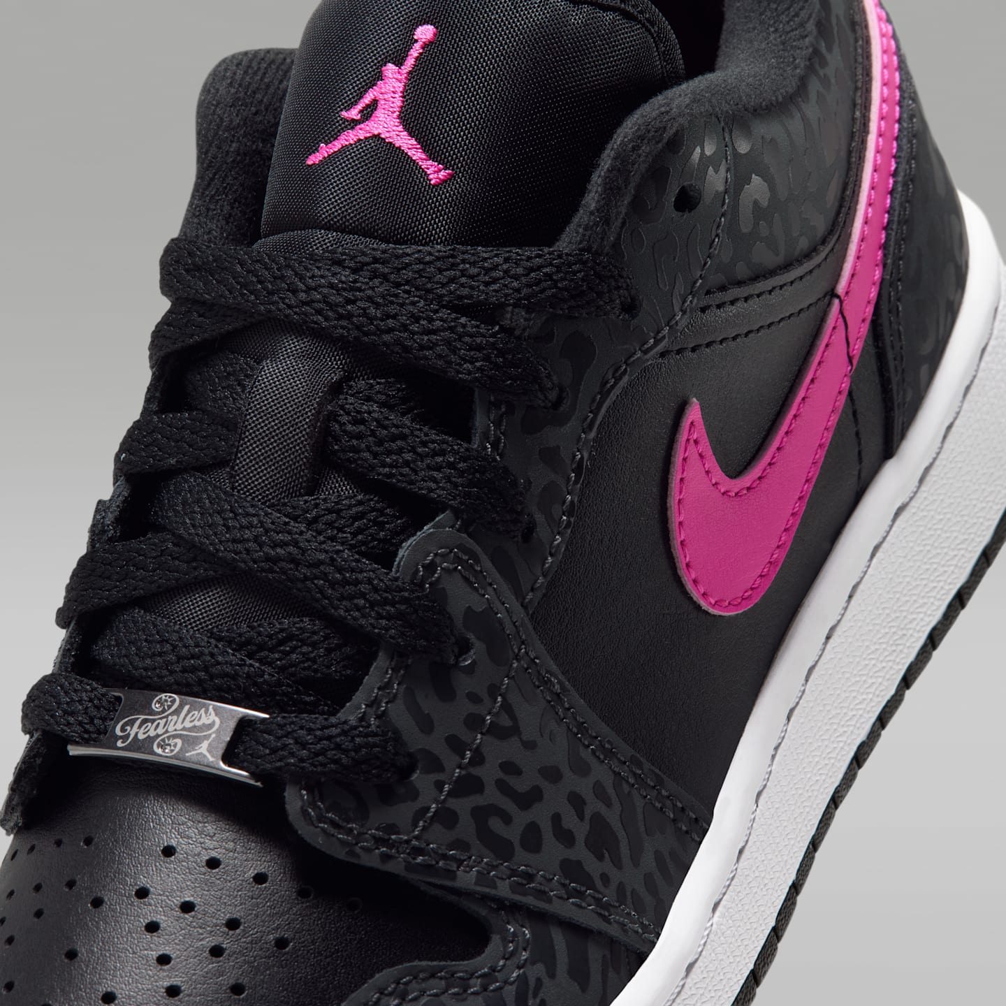 Детские кроссовки Jordan 1 Low SE, цвет: Антрацитовый / Чёрный — фото 7